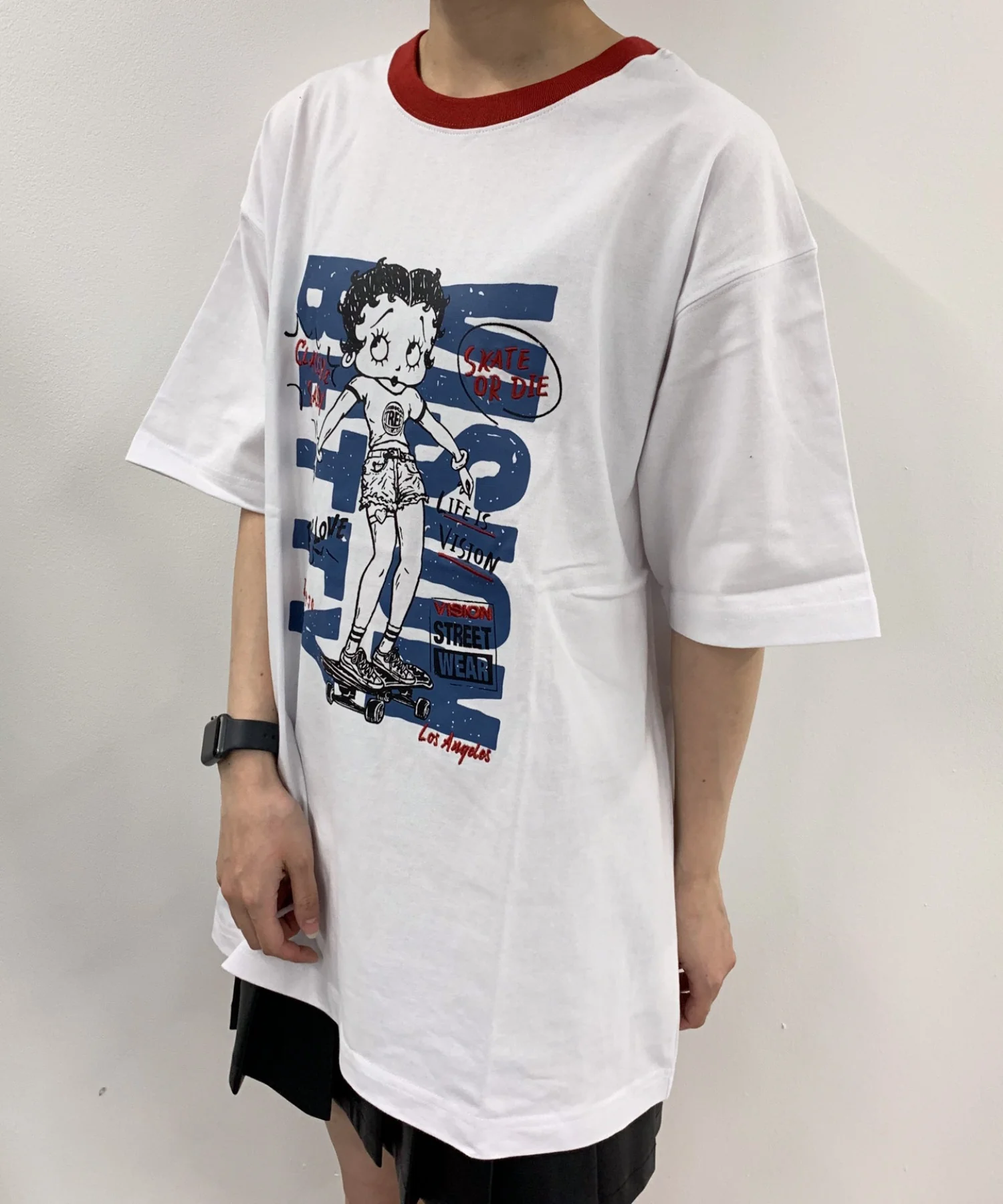 VISION BETTYグラフィックT - Image 4