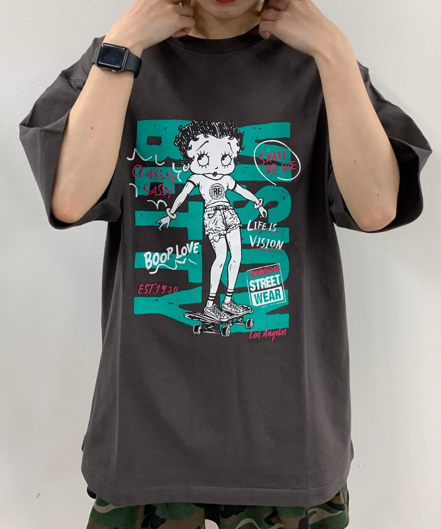 VISION BETTYグラフィックT - Image 8
