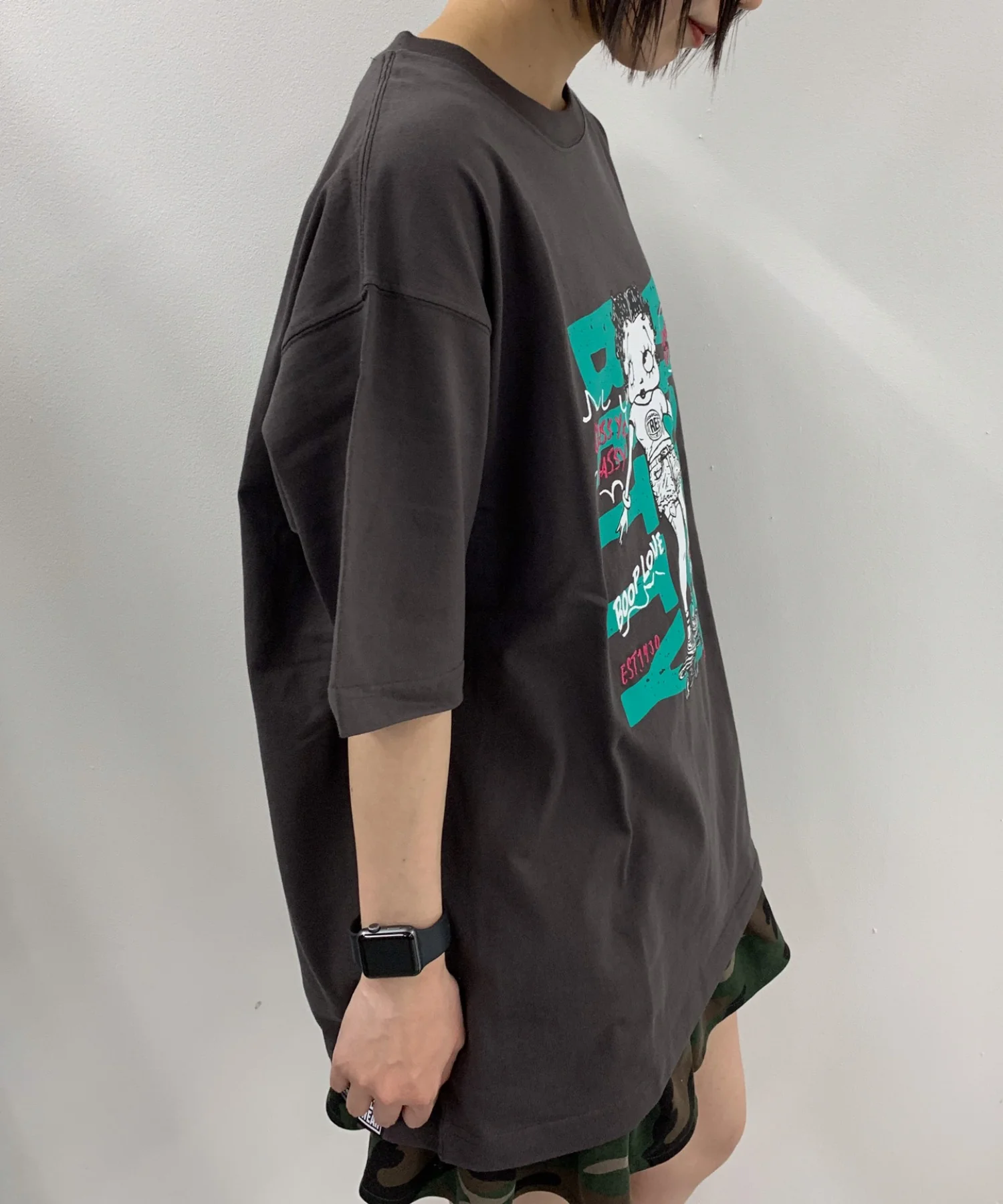 VISION BETTYグラフィックT - Image 9