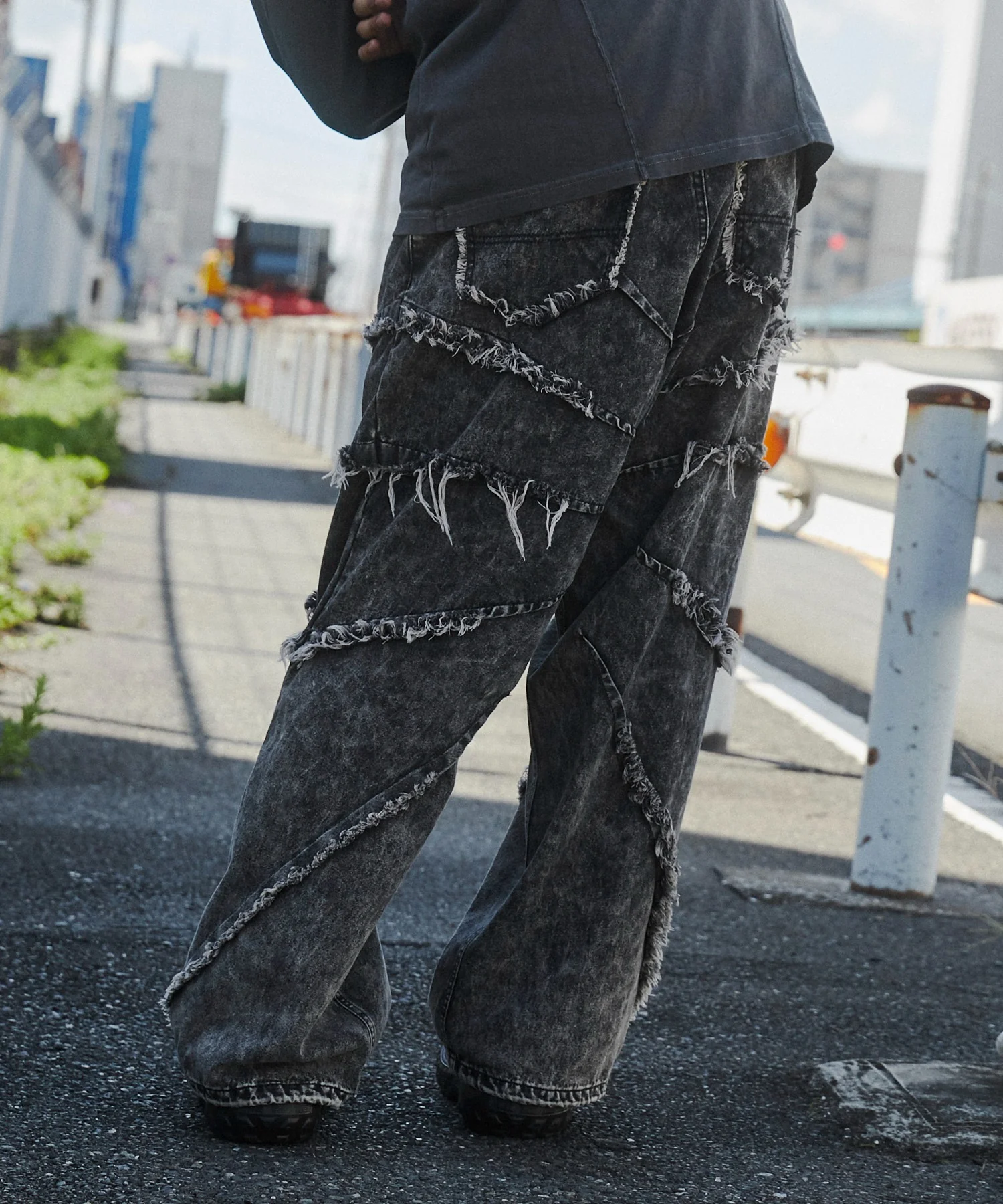 ダーツフリンジデニムパンツ - Image 15