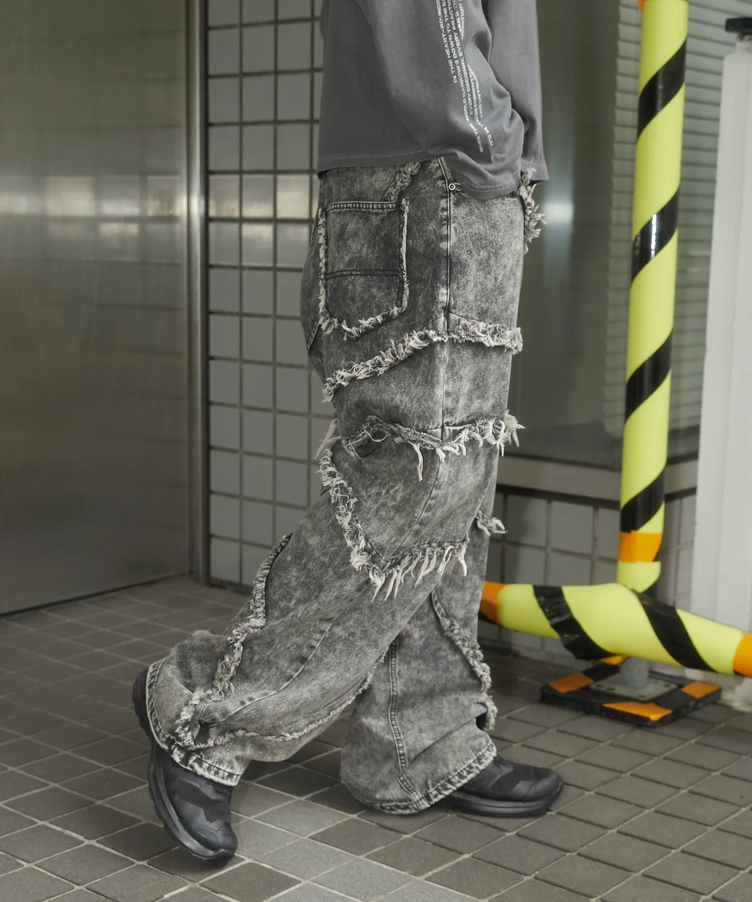 ダーツフリンジデニムパンツ - Image 17
