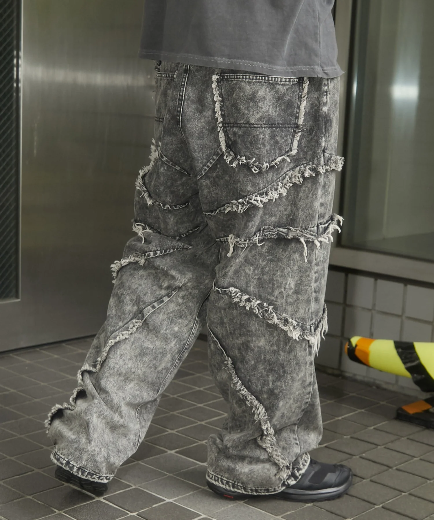 ダーツフリンジデニムパンツ - Image 18