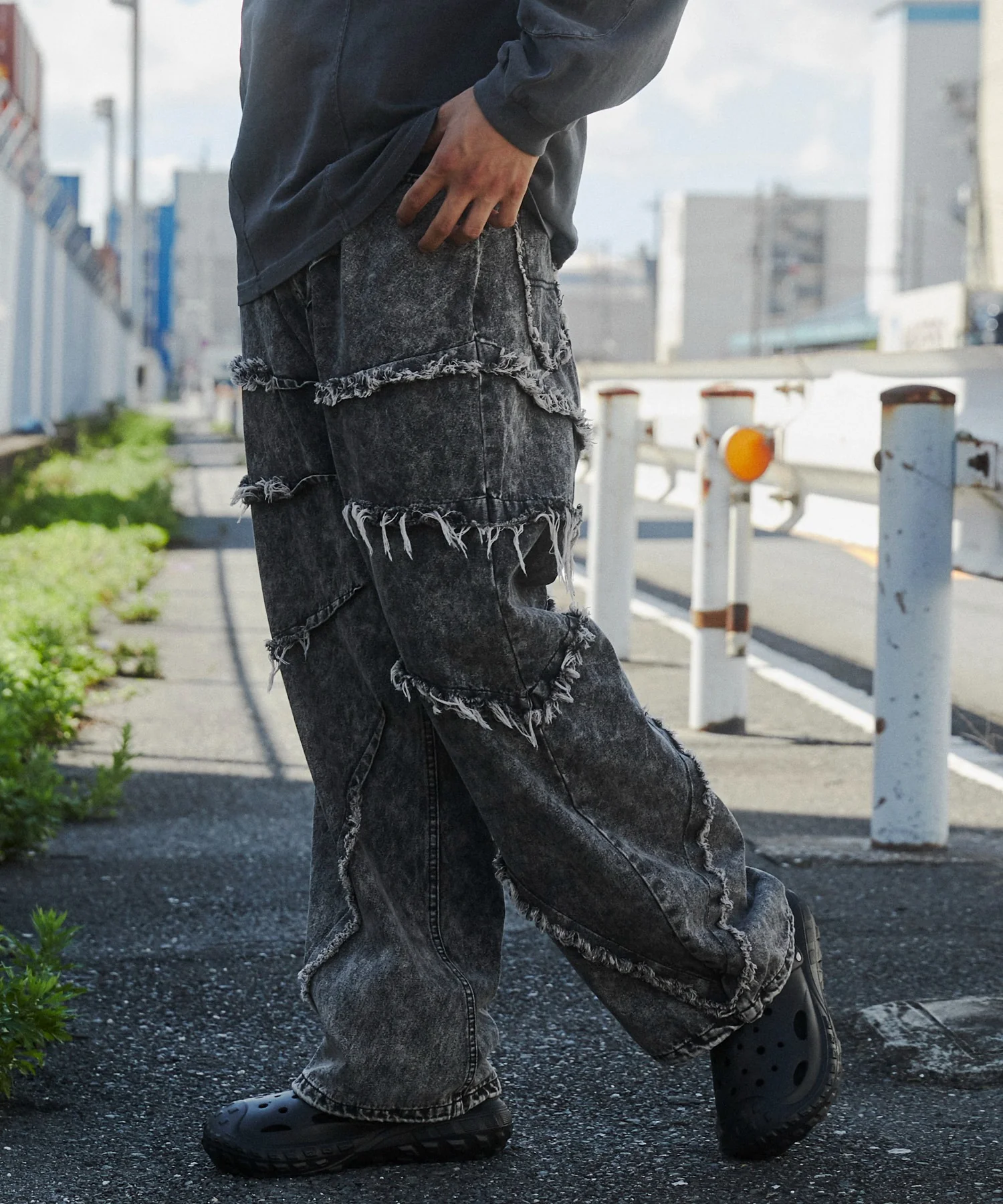 ダーツフリンジデニムパンツ - Image 2