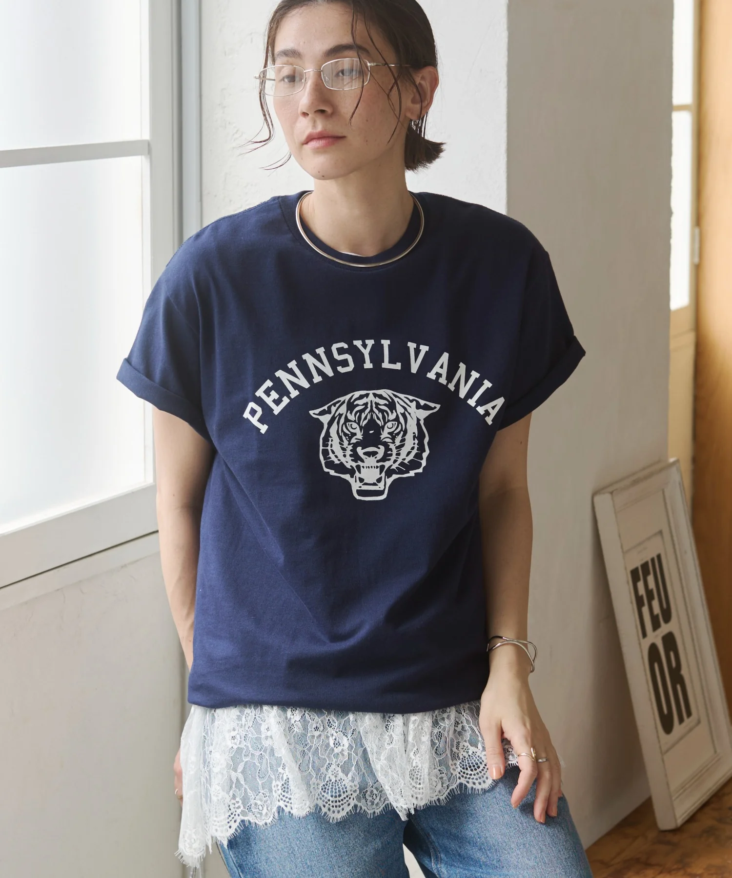 カレッジロゴプリントTee - Image 17