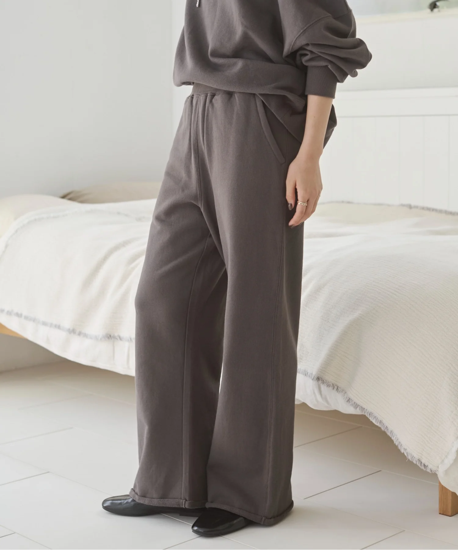 ワイドスウェットパンツ - Image 3