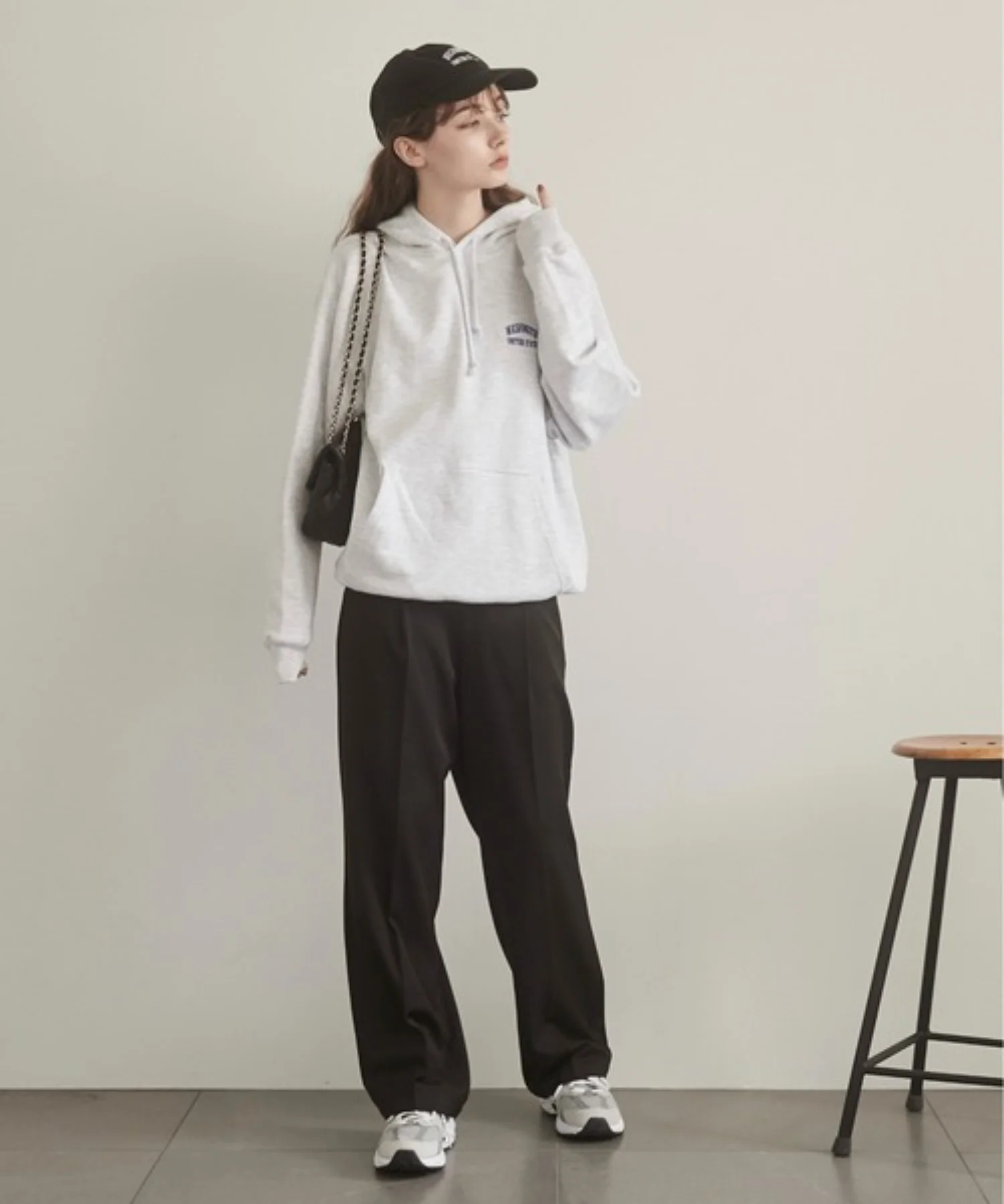 ワンポイント刺繍スウェットパーカー - Image 8