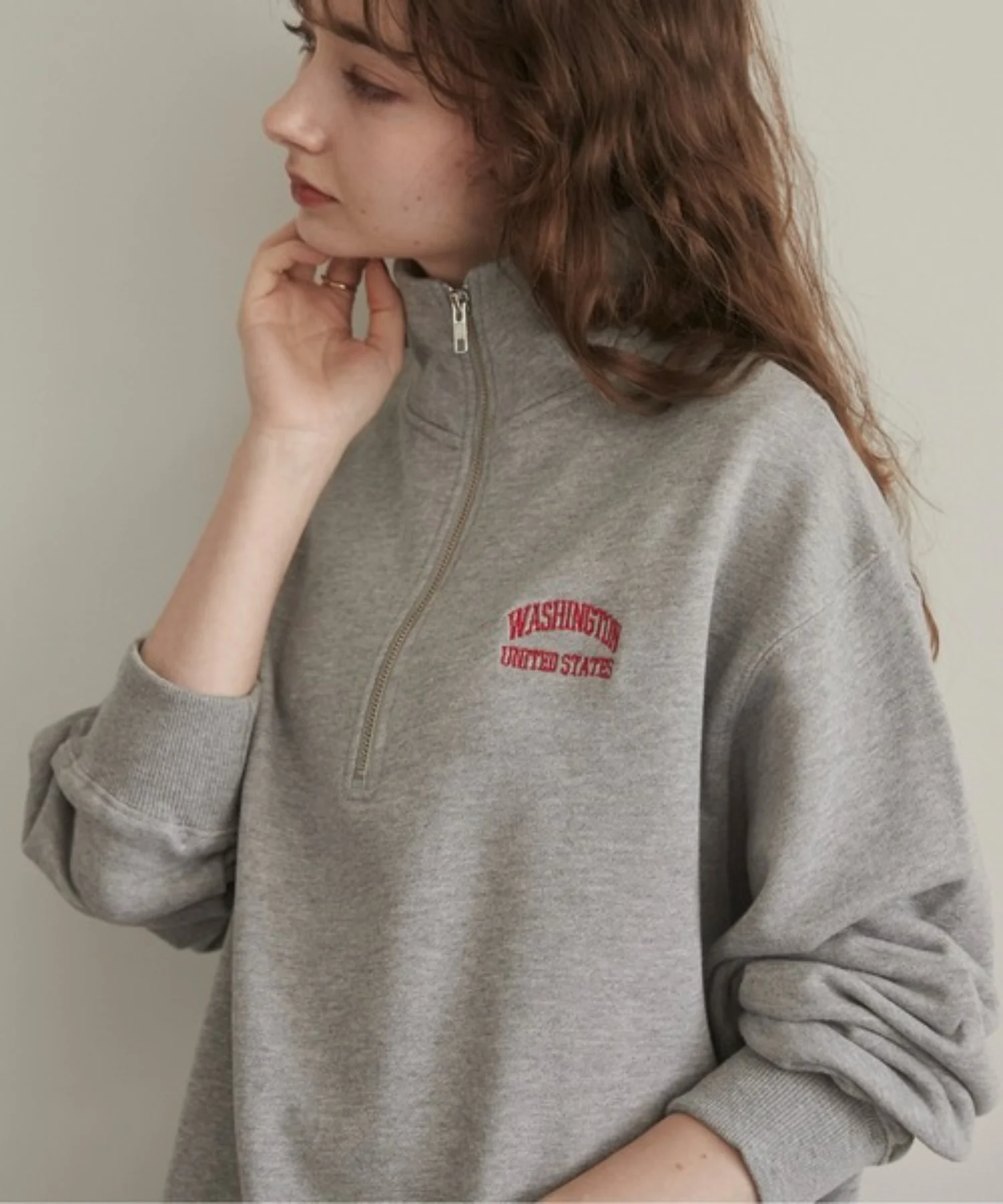 ワンポイント刺繍ハーフZIPスウェットプルオーバー - Image 3