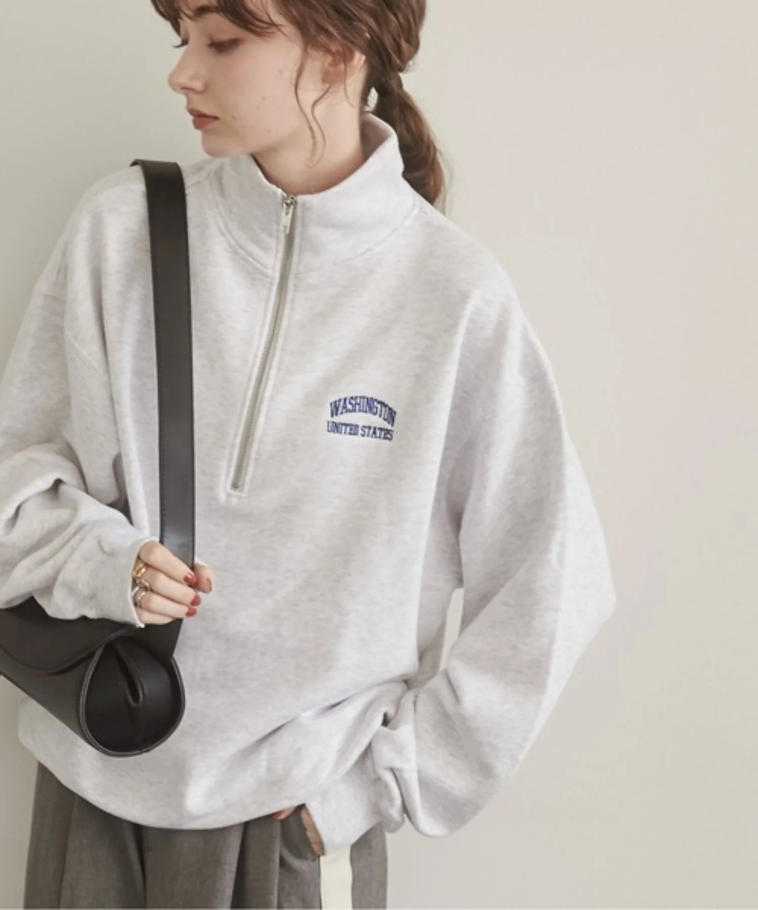 ワンポイント刺繍ハーフZIPスウェットプルオーバー - Image 4