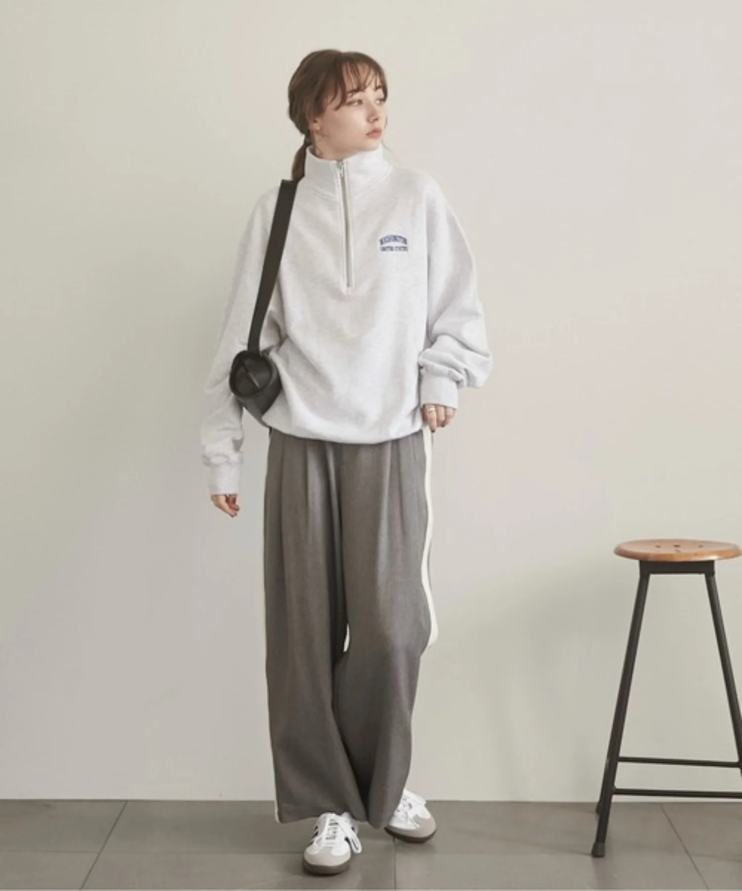 ワンポイント刺繍ハーフZIPスウェットプルオーバー - Image 9