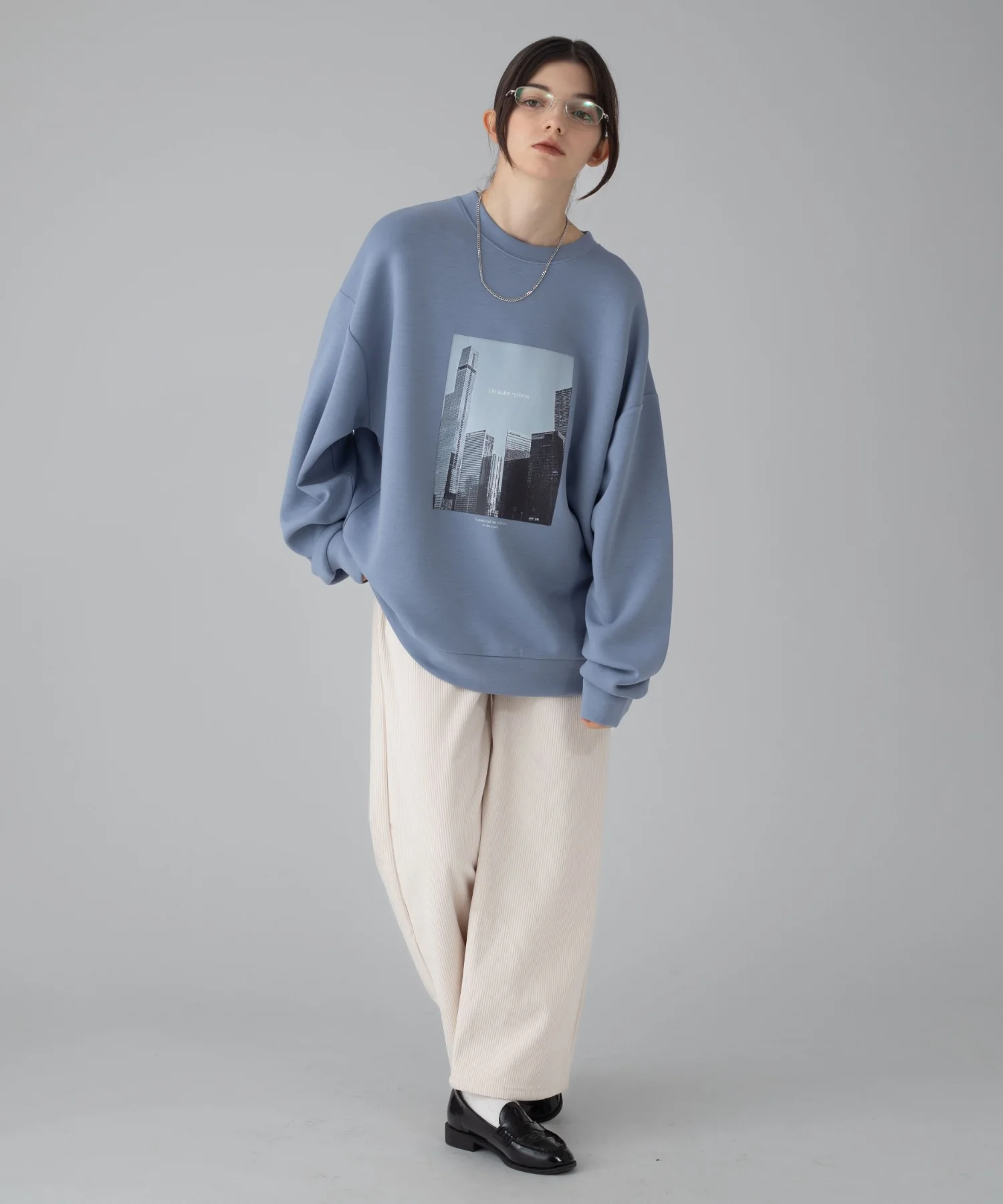アクセ付きフォトグラフィックプルオーバー - Image 26