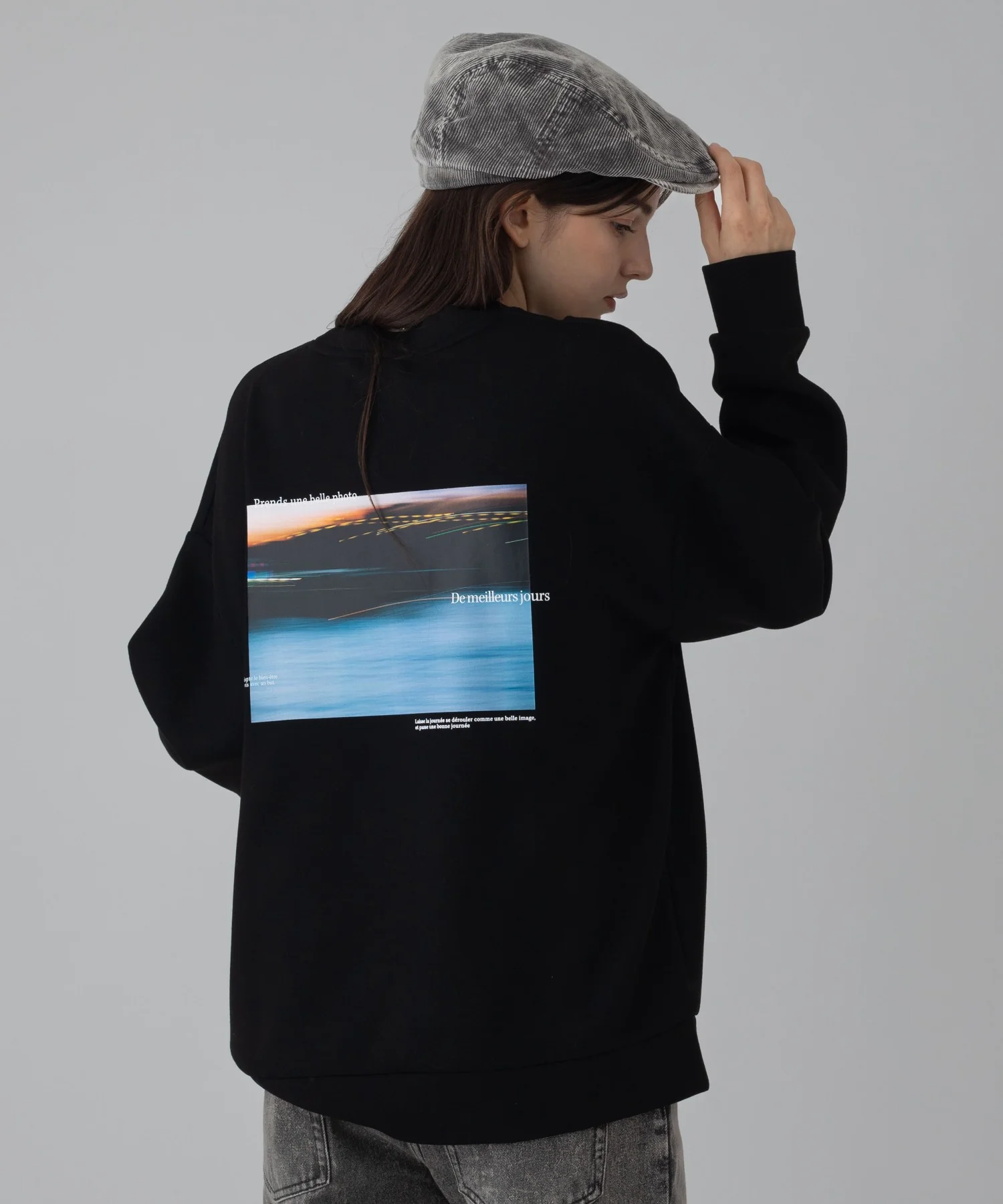 アクセ付きフォトグラフィックプルオーバー - Image 54