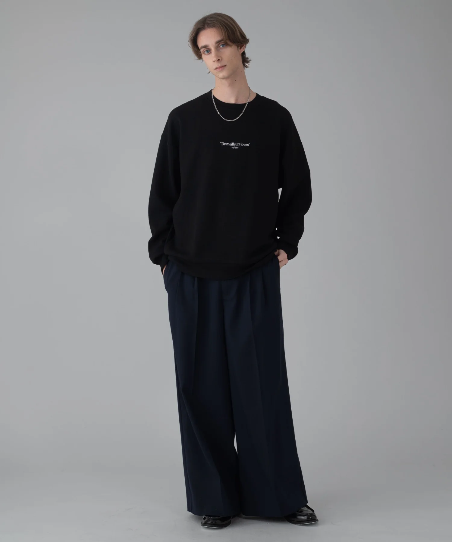 アクセ付きフォトグラフィックプルオーバー - Image 8