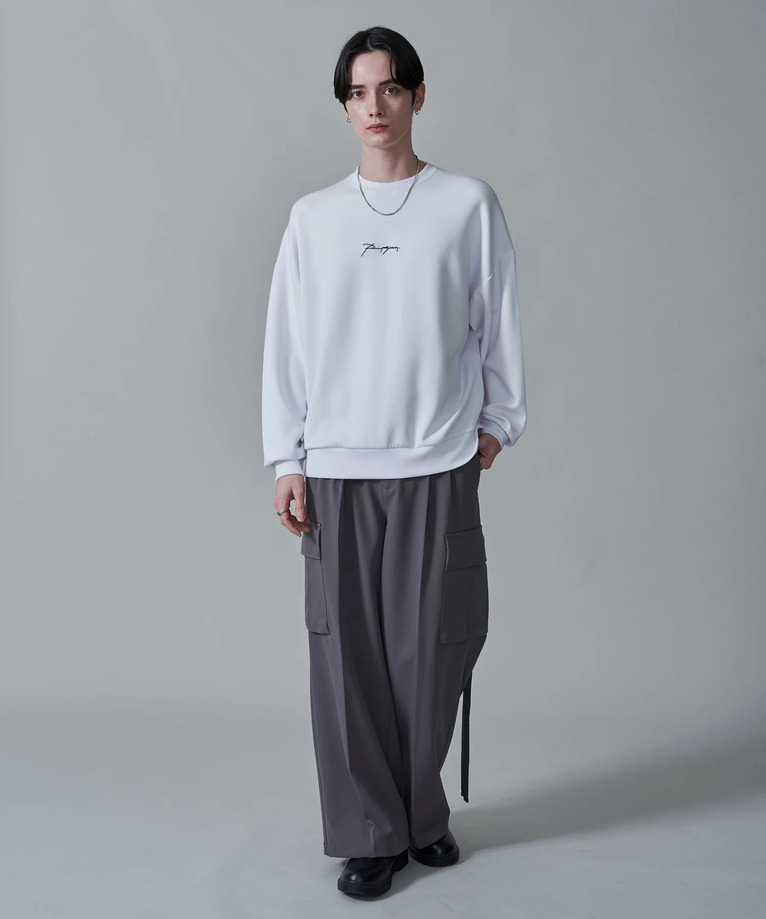 アクセ付きフォトグラフィックプルオーバー - Image 3