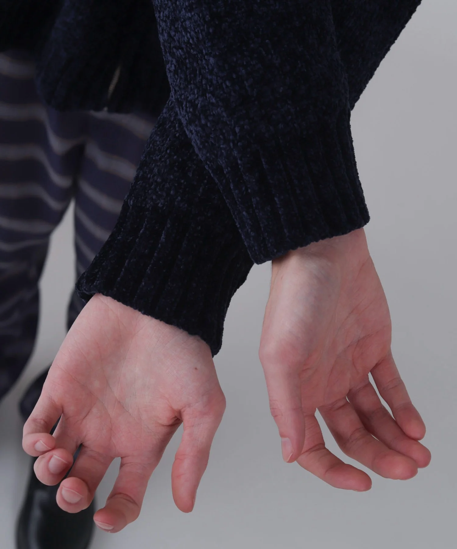 ベロアモールワンポイントZIPカーディガン - Image 8