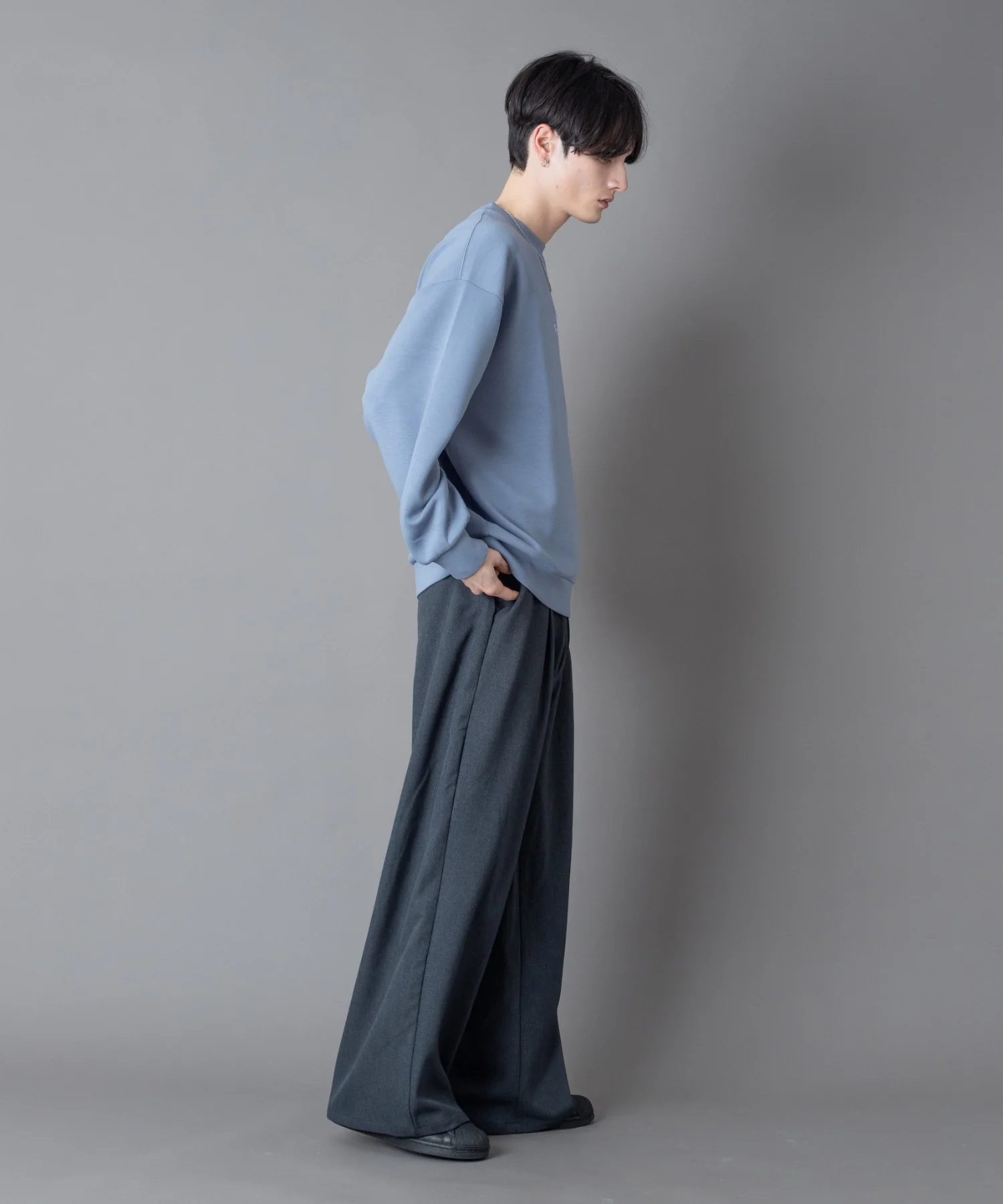 アクセ付きフォトグラフィックプルオーバー - Image 20