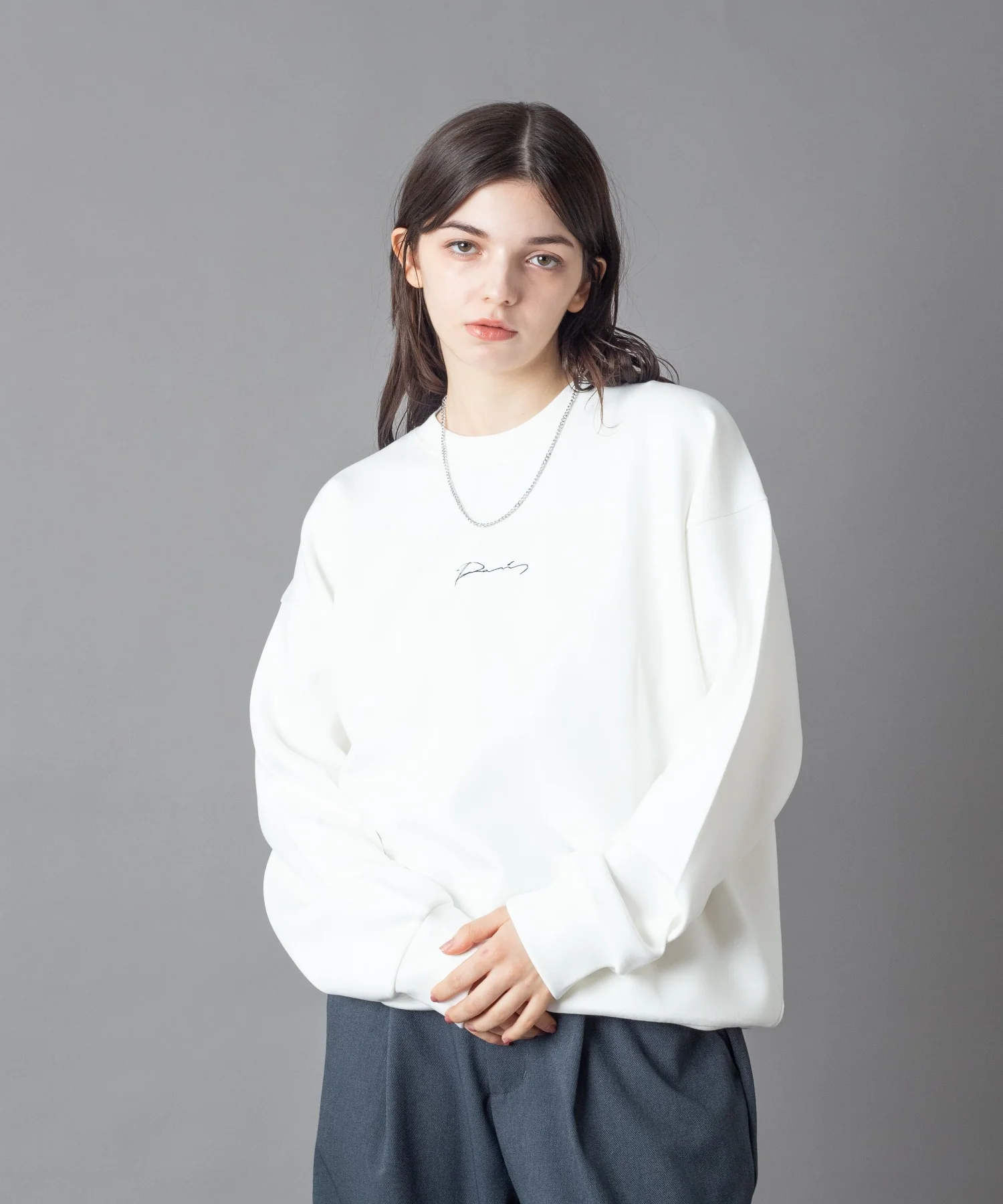 アクセ付きフォトグラフィックプルオーバー - Image 33