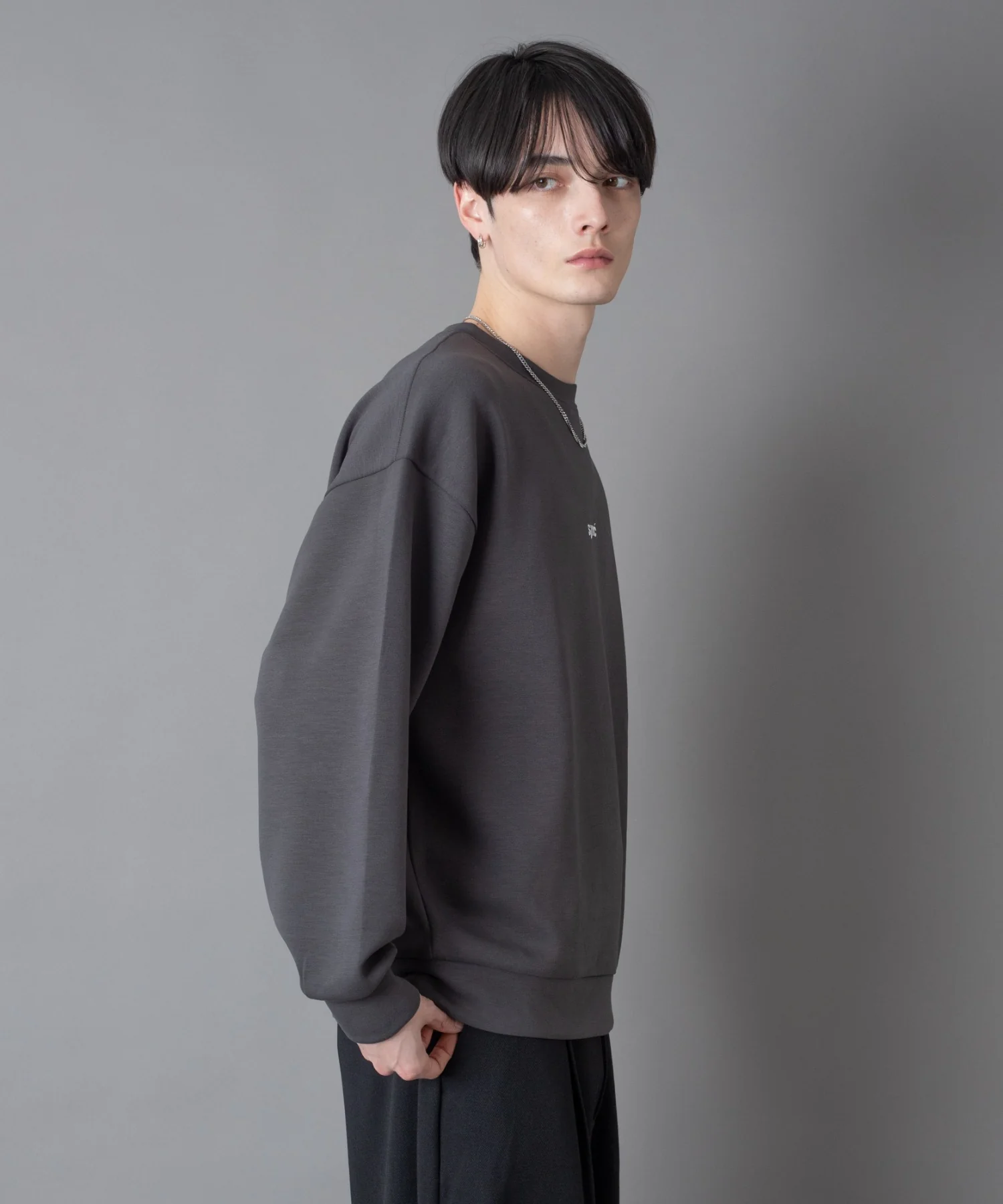 アクセ付きフォトグラフィックプルオーバー - Image 41