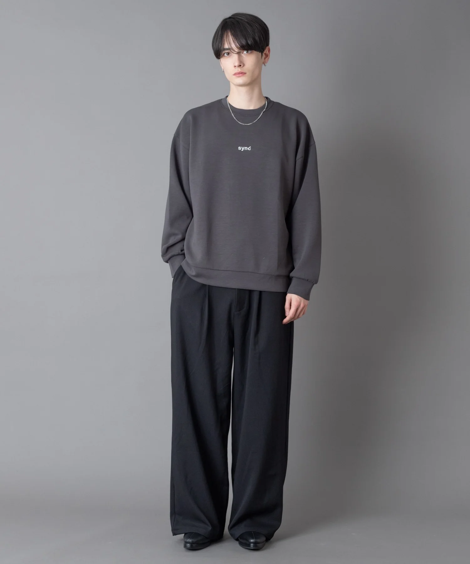 アクセ付きフォトグラフィックプルオーバー - Image 42