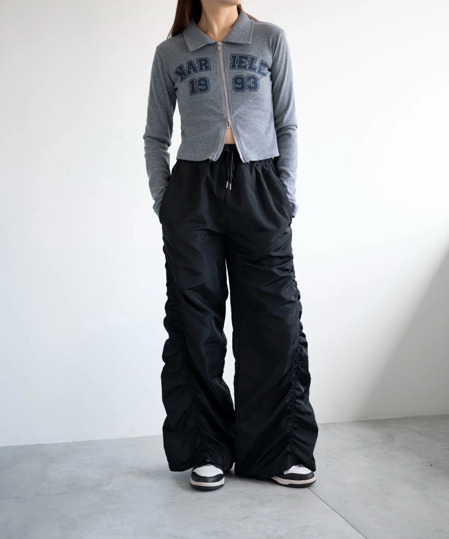 WジップナンバリングロゴロンT - Image 4