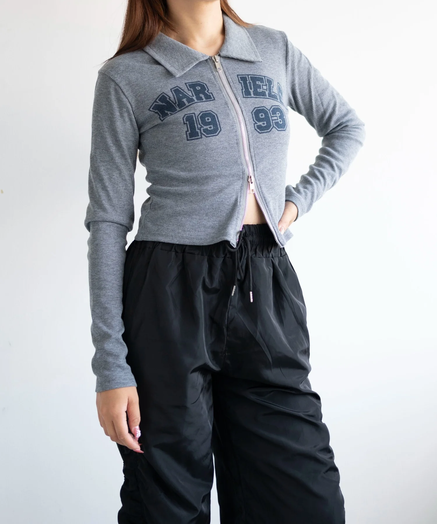 WジップナンバリングロゴロンT - Image 8