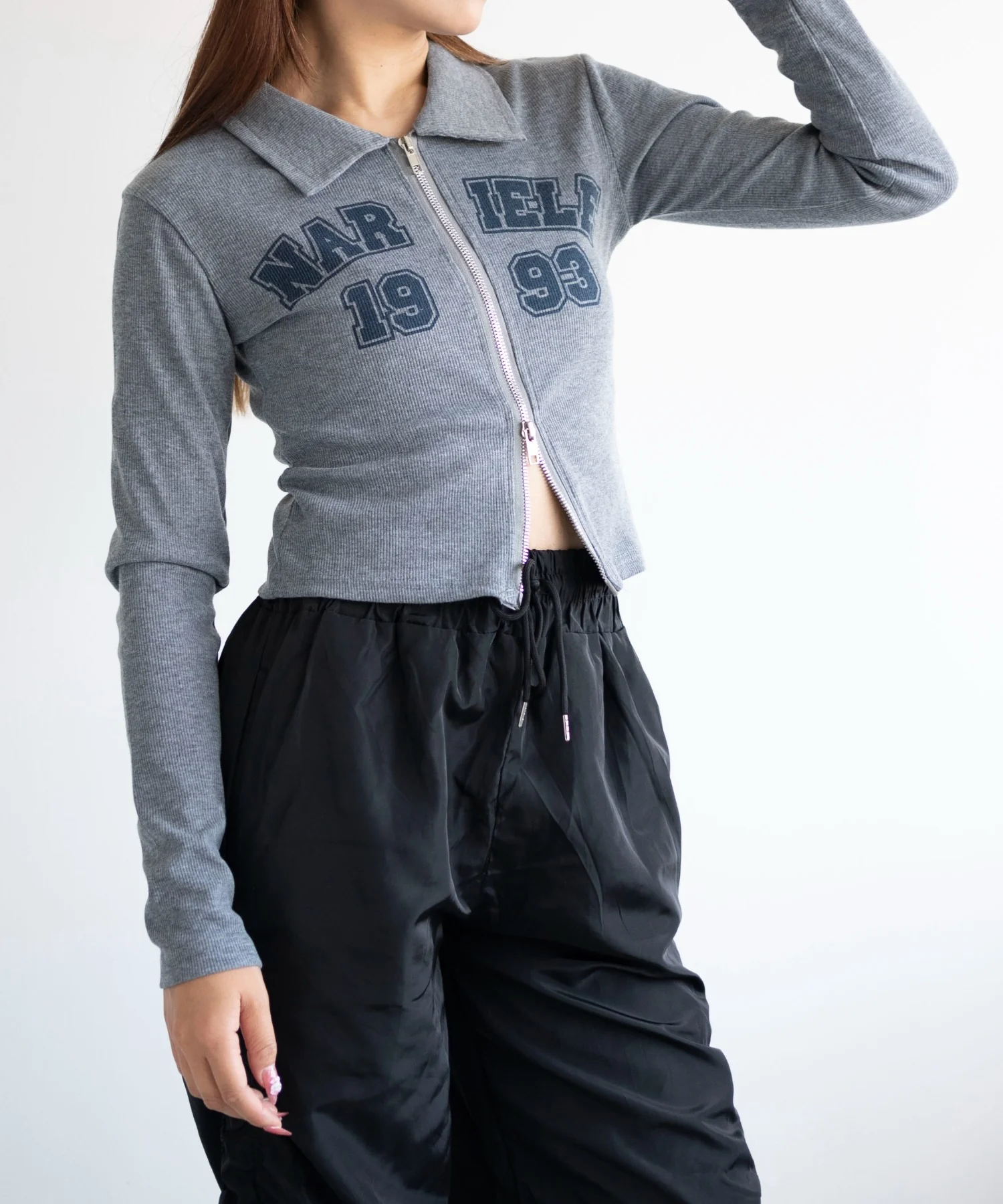 WジップナンバリングロゴロンT - Image 9