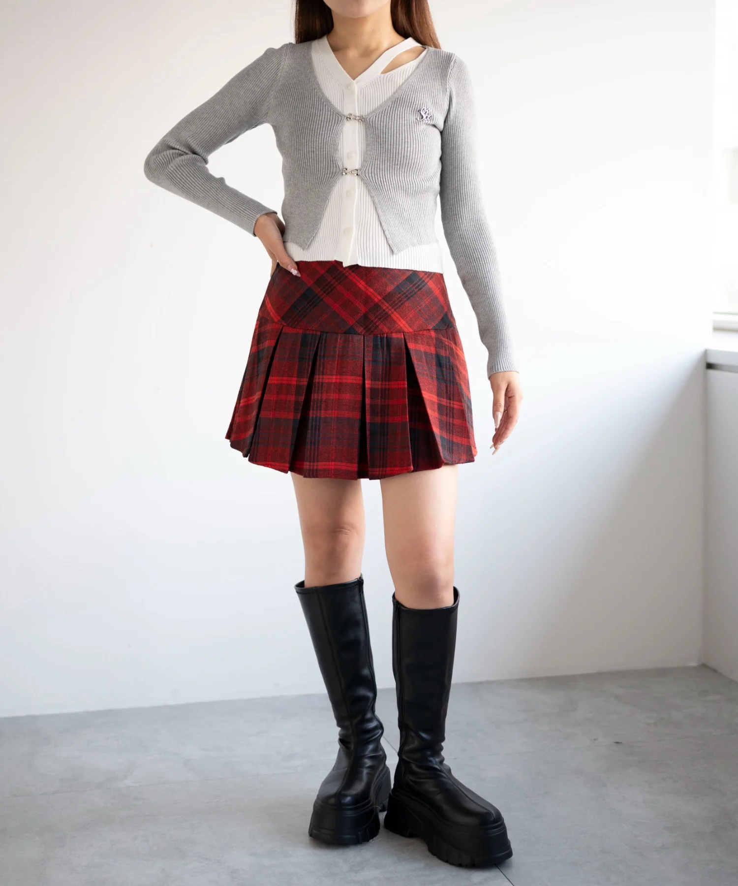 ブローチ付きフロントフックカーデイガン - Image 3