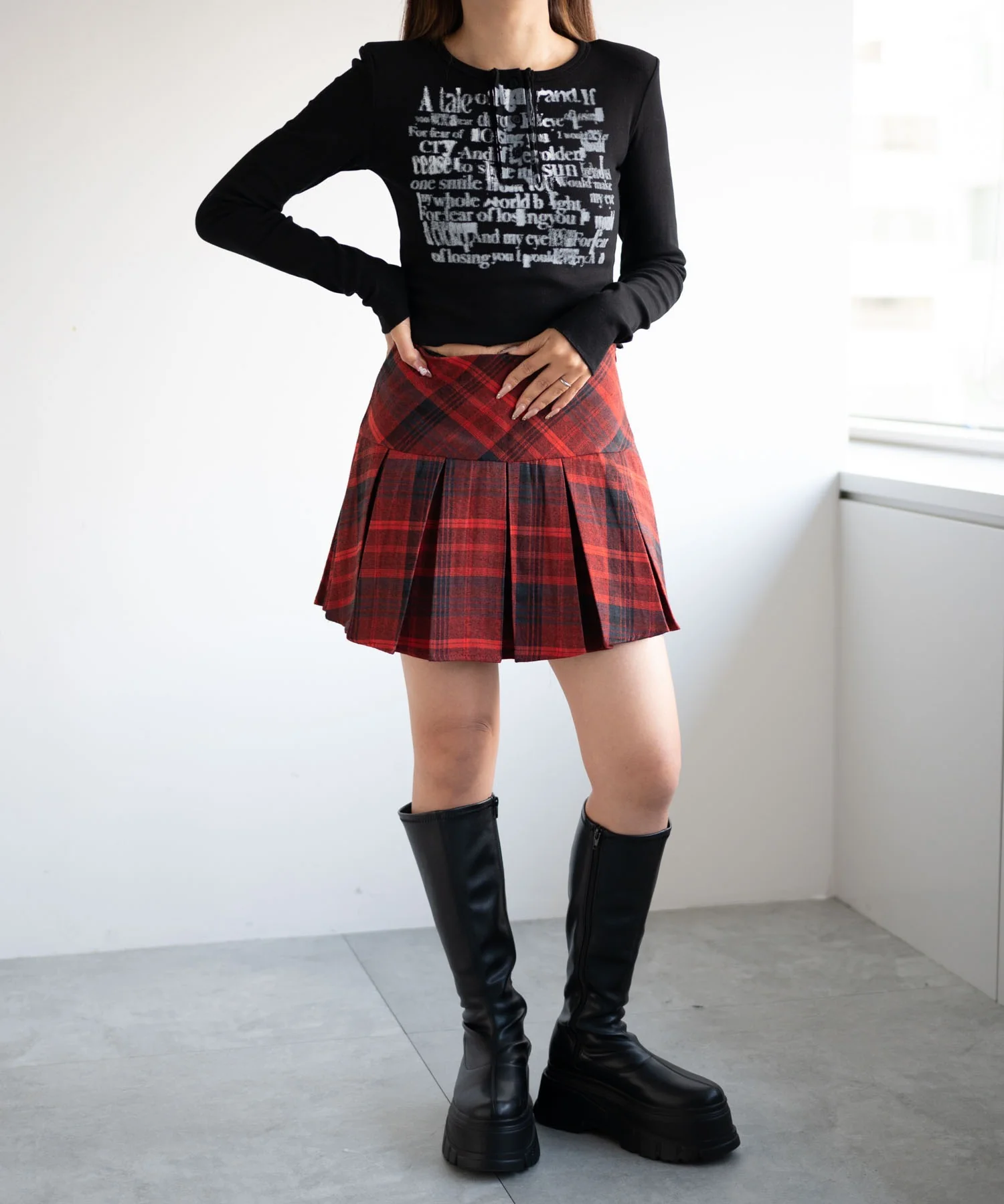 ヘンリーネックグラフィックピチトップス - Image 12