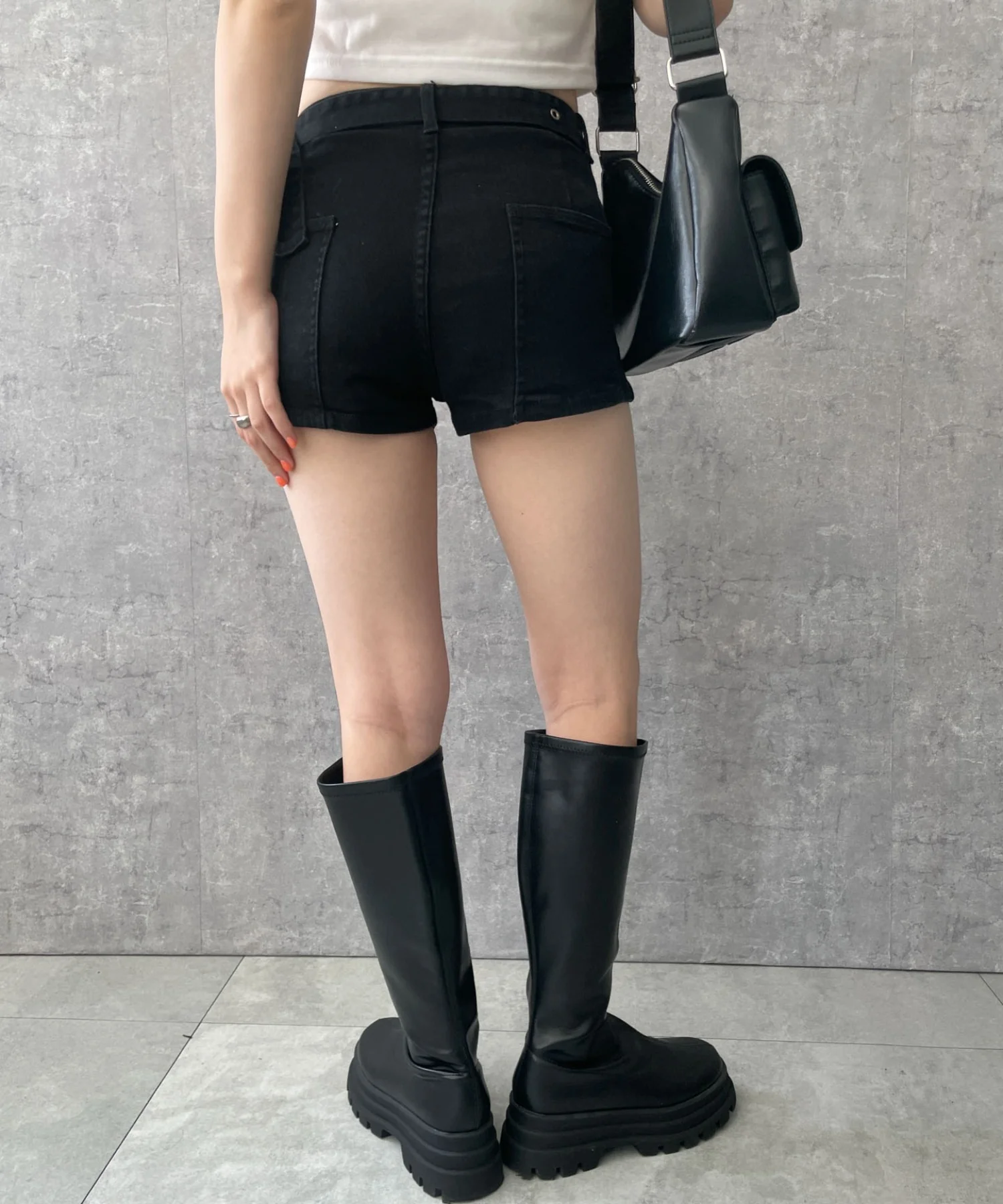 ベルト付きスタッズショートパンツ - Image 11