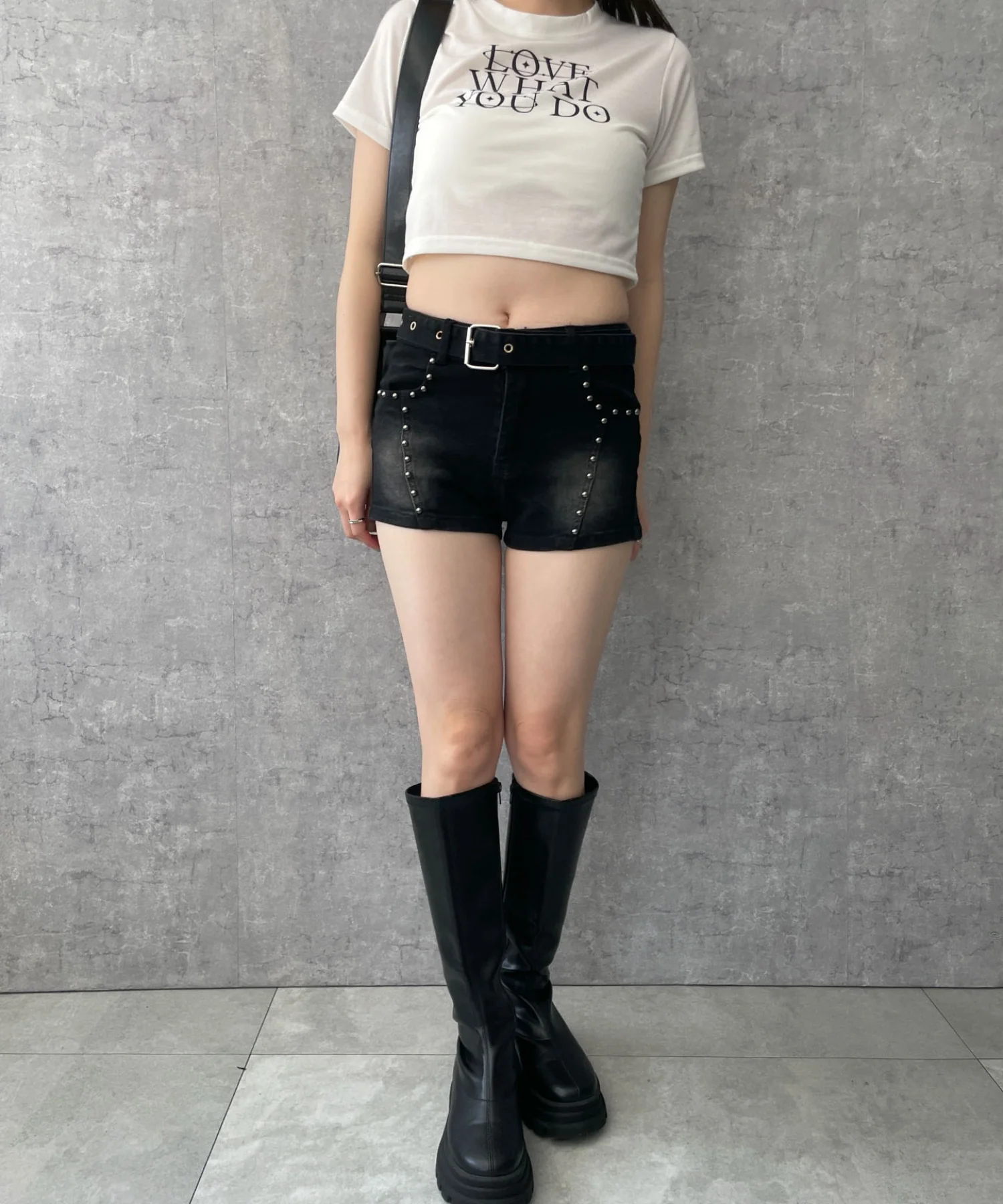 ベルト付きスタッズショートパンツ - Image 12