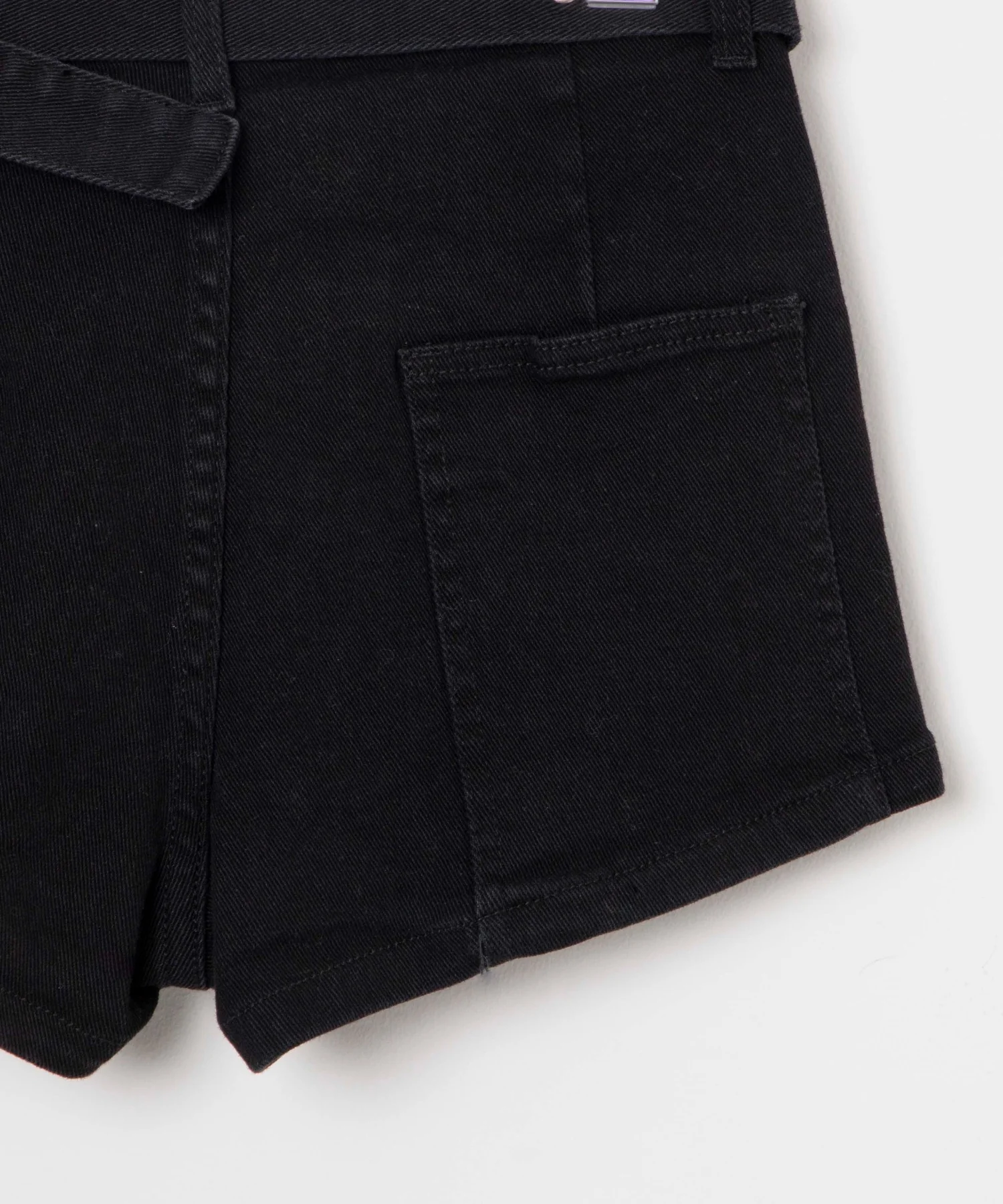 ベルト付きスタッズショートパンツ - Image 17