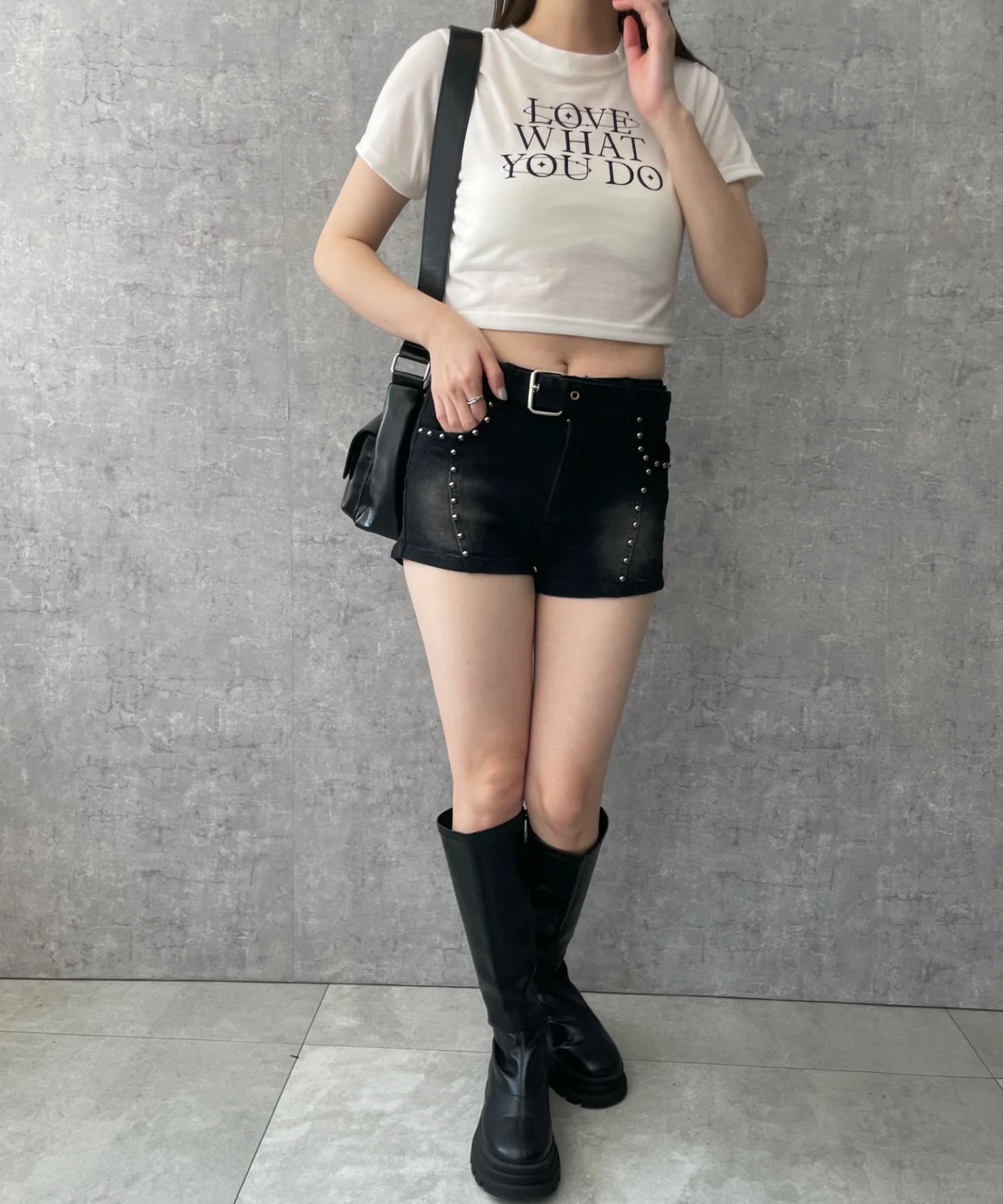 ベルト付きスタッズショートパンツ - Image 4