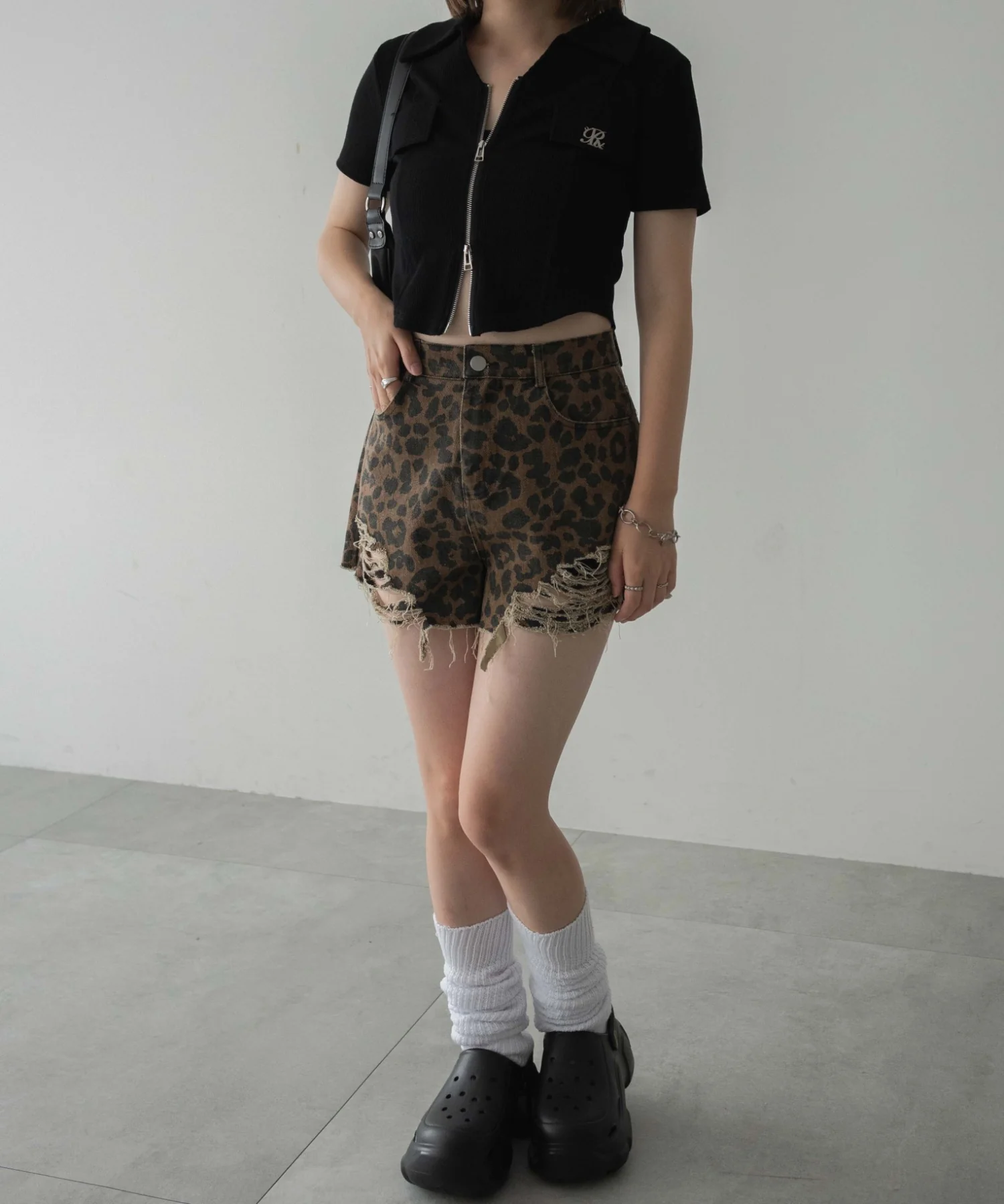 レオパードダメージショートパンツ - Image 2