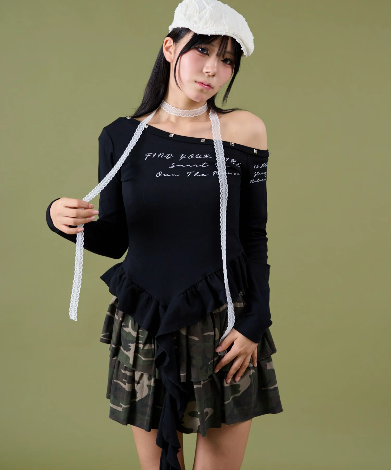 サイドテールスタッズロゴT - Image 8