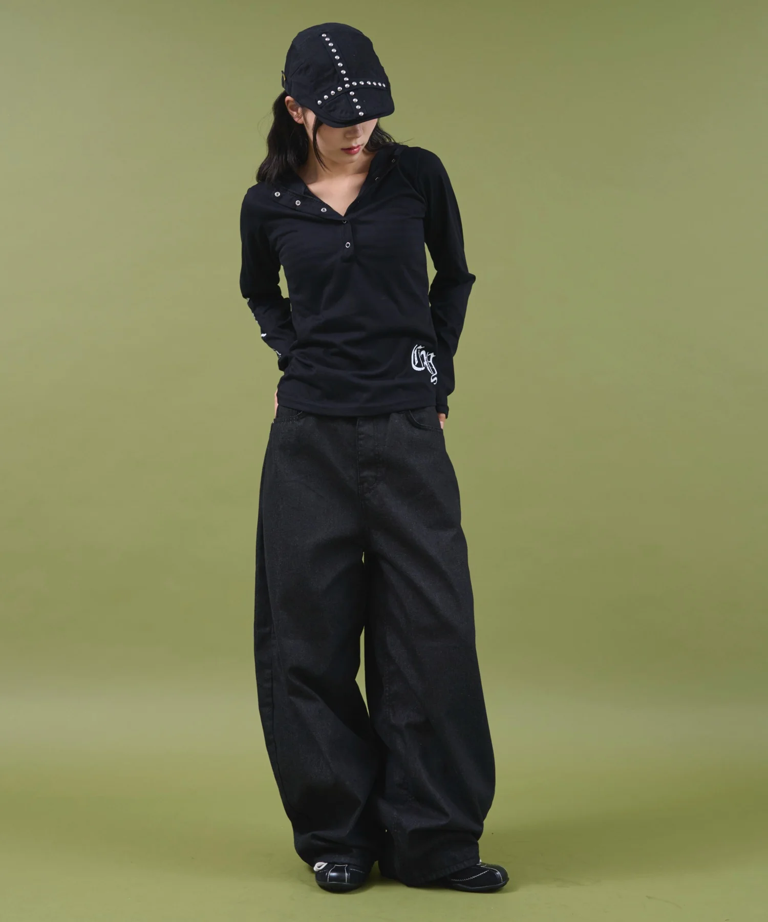 キーネックロゴデザインフーディー - Image 12