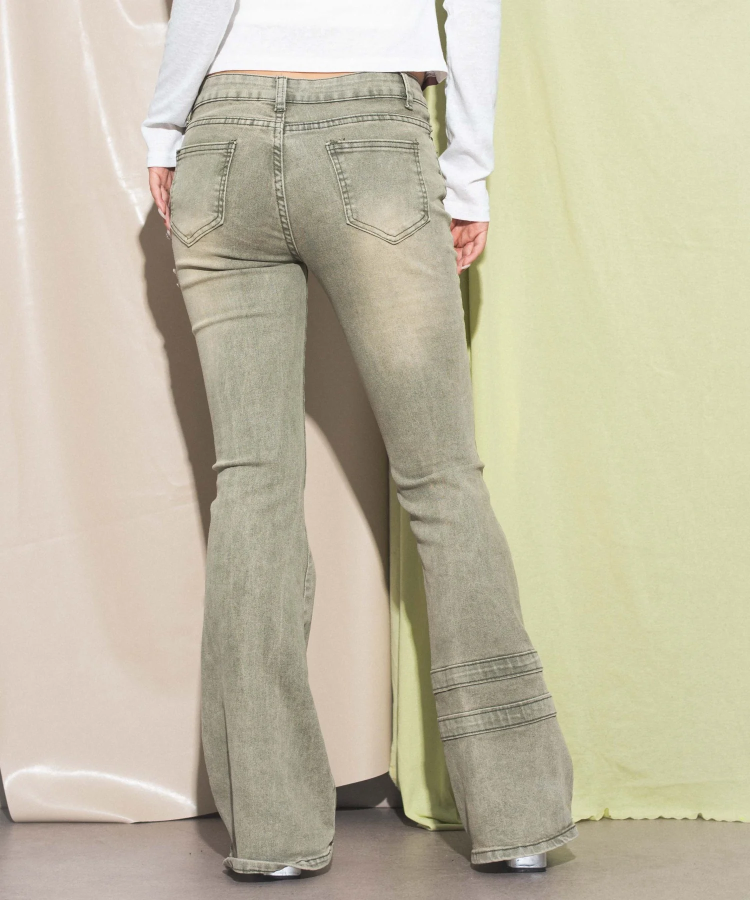 クロススタッズフレアデニムパンツ - Image 4