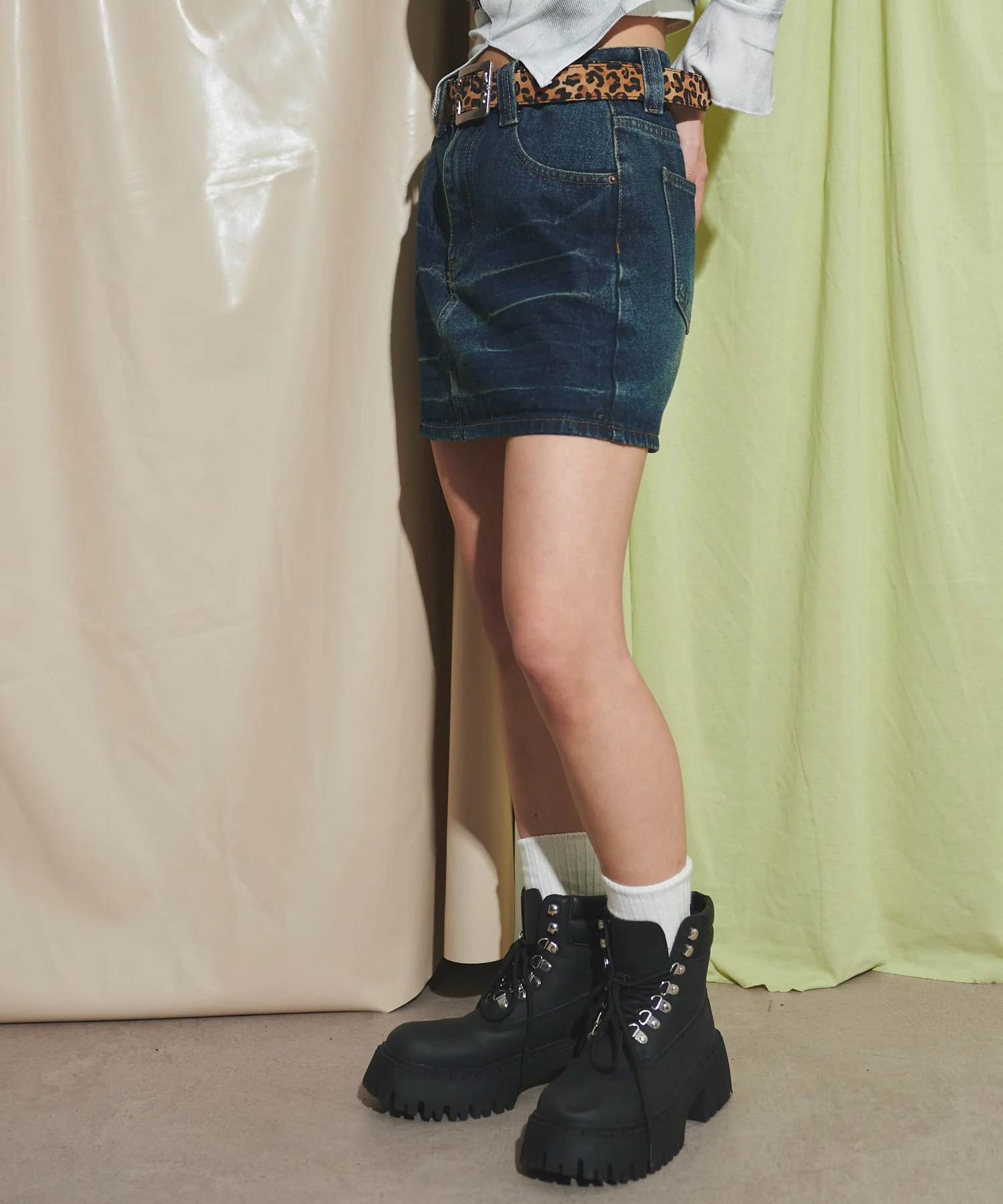 レオパードベルト付きデニムミニスカパン - Image 6