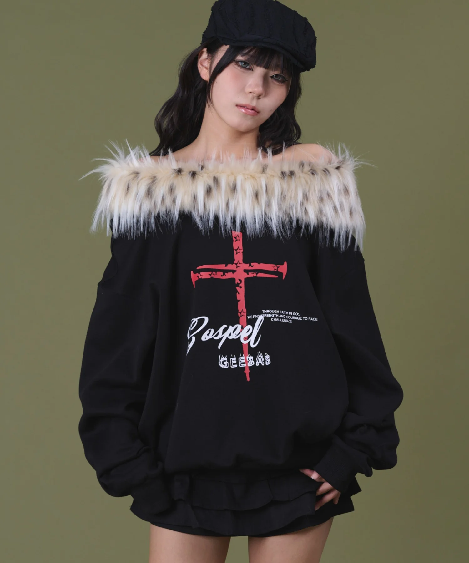 ファーオフショルダークロスプルオーバー - Image 2