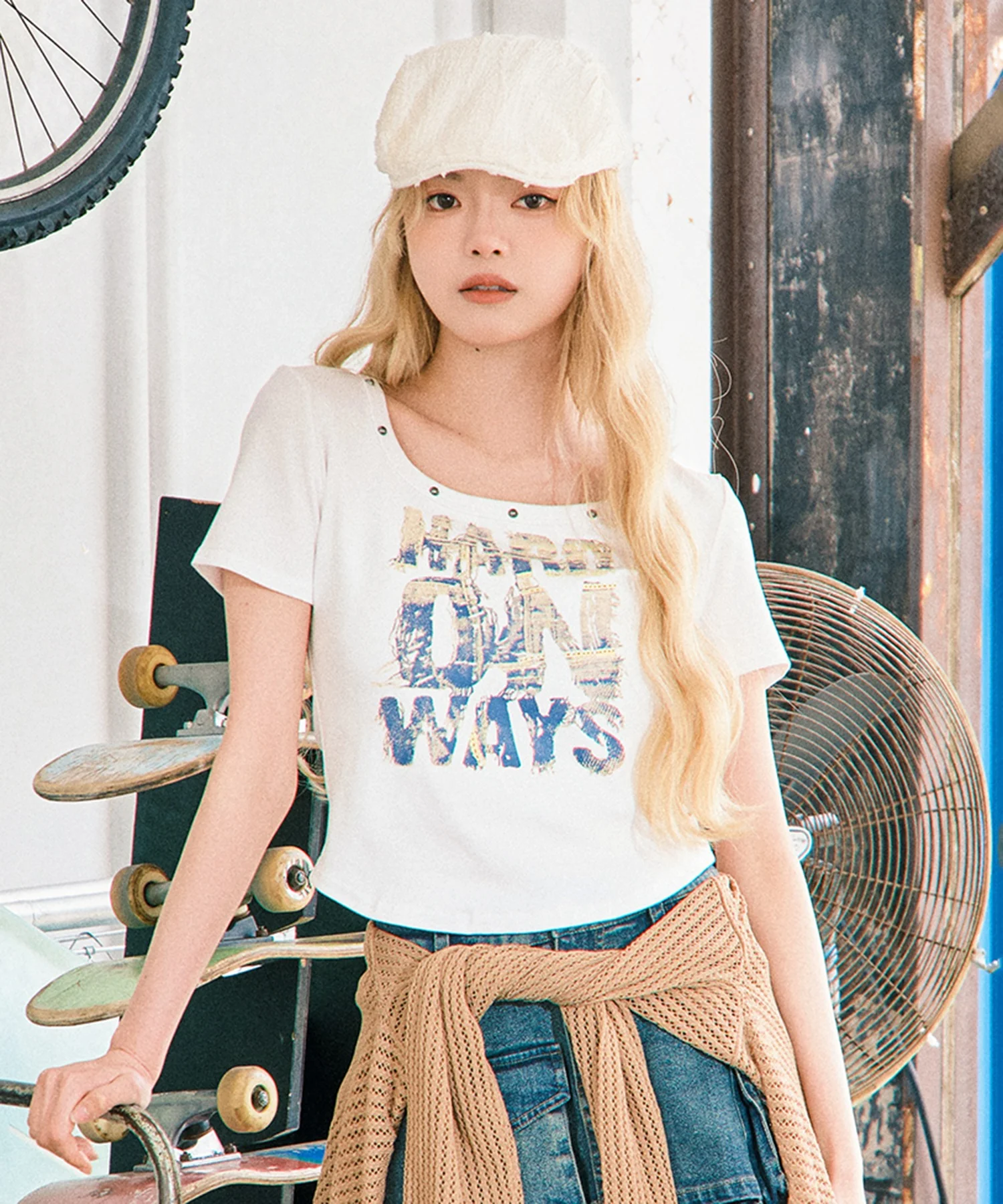 スタッズネックロゴクロップドT - Image 3