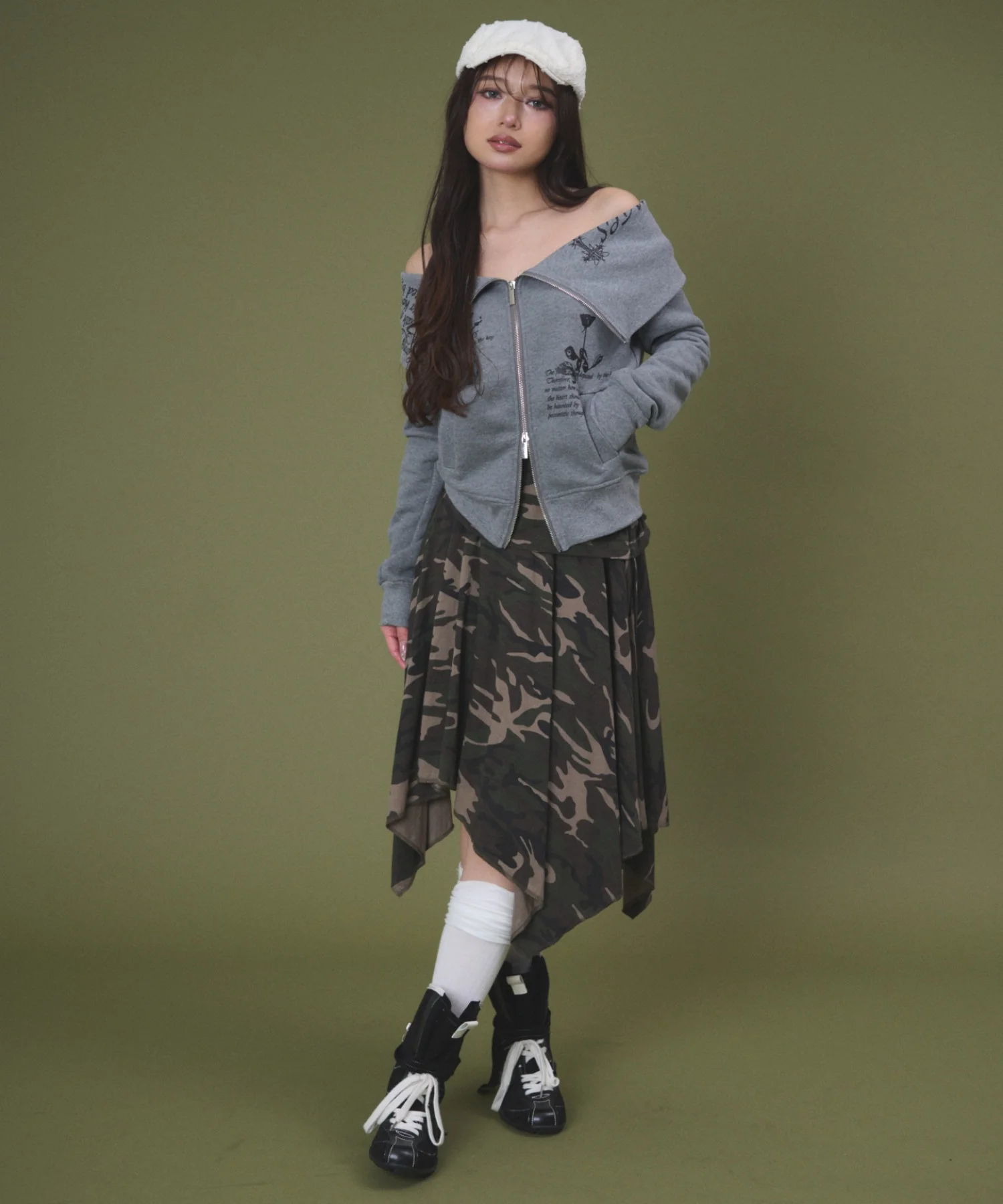 オフショルグラフィックスウェット - Image 7