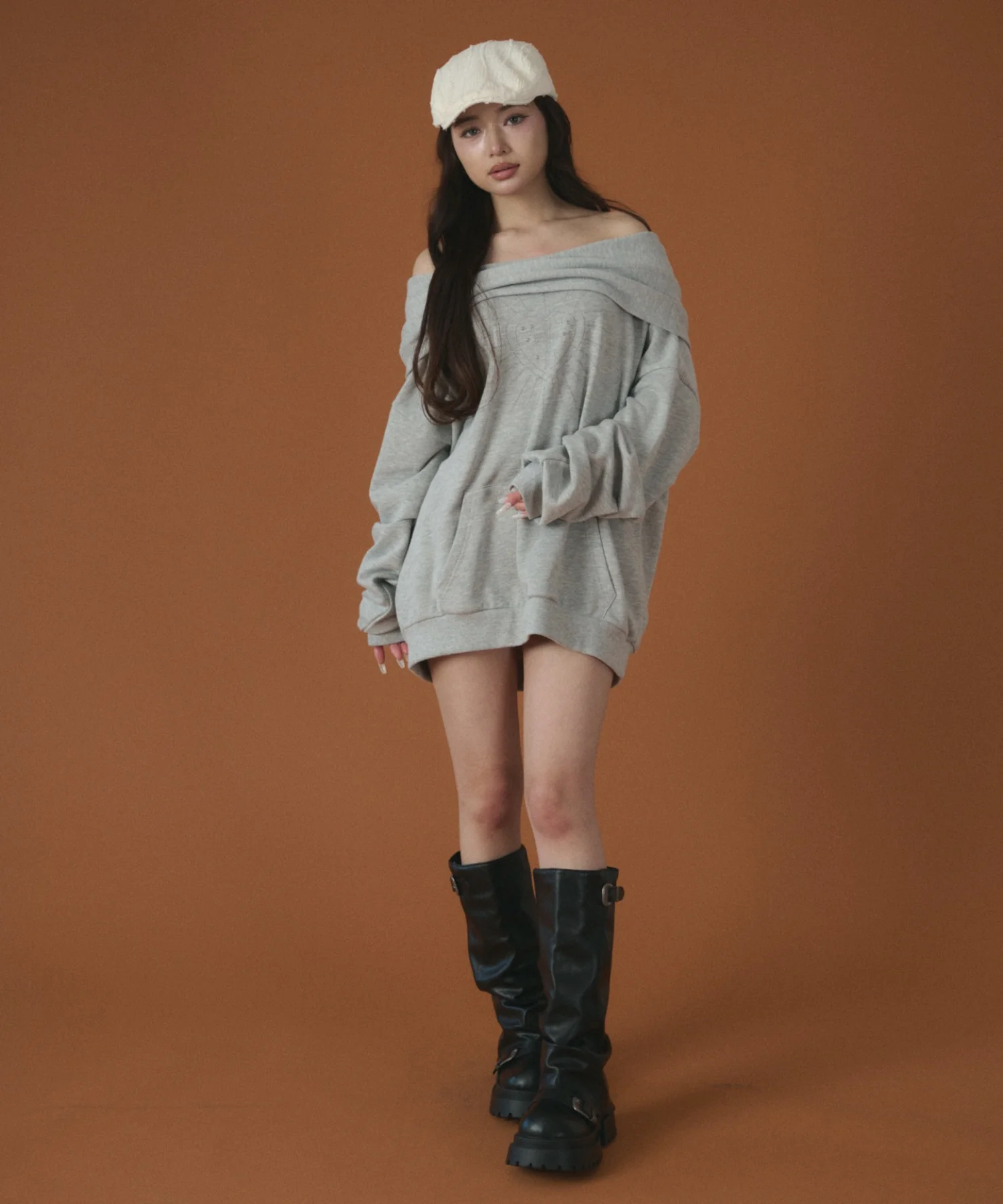 オフショルフードスウェット - Image 3