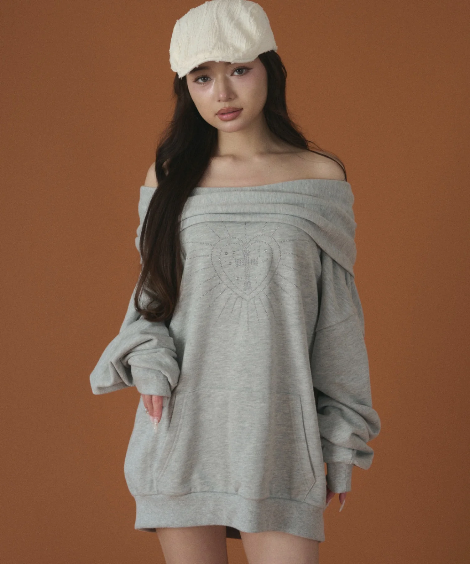 オフショルフードスウェット - Image 5