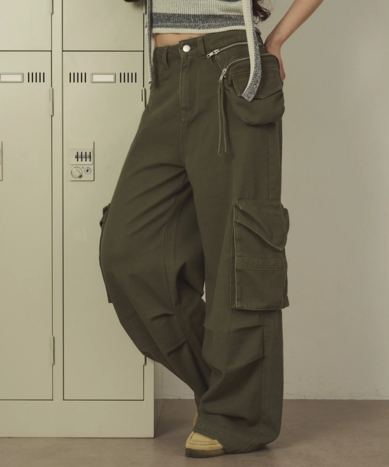 ポーチ付きウォッシュドカーゴパンツ - Image 2