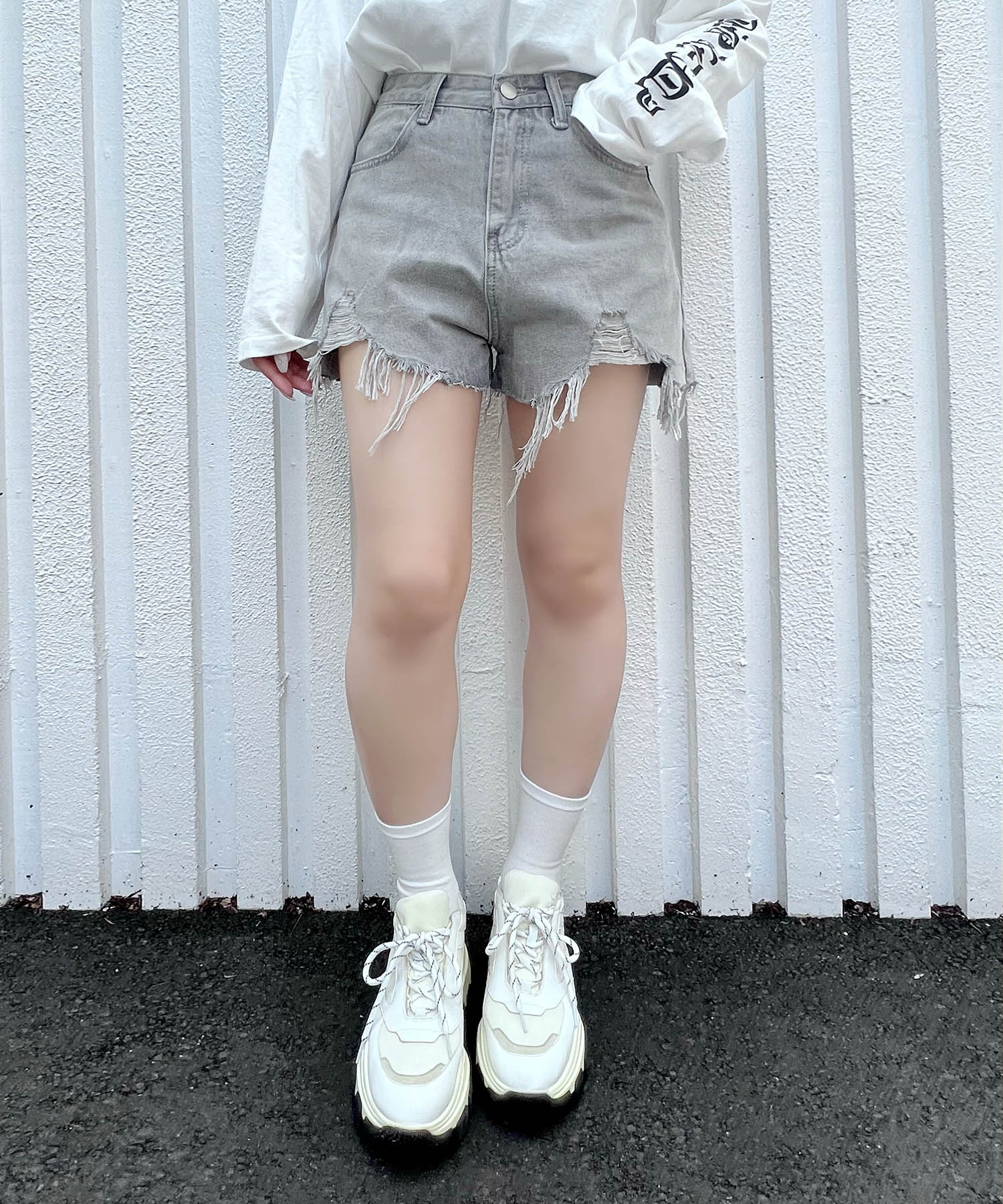 ダメージデニムショートパンツ - Image 4