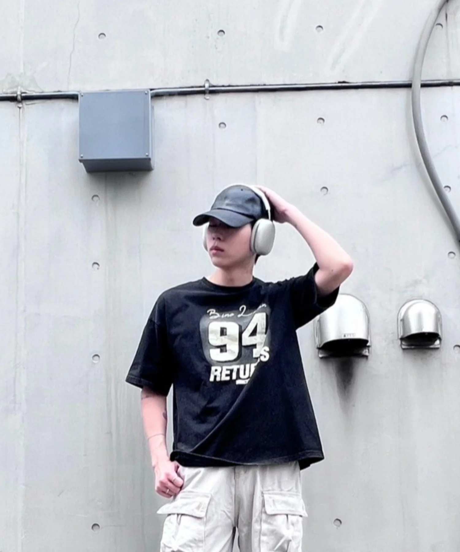 ナンバーロゴピグメントTシャツ - Image 8