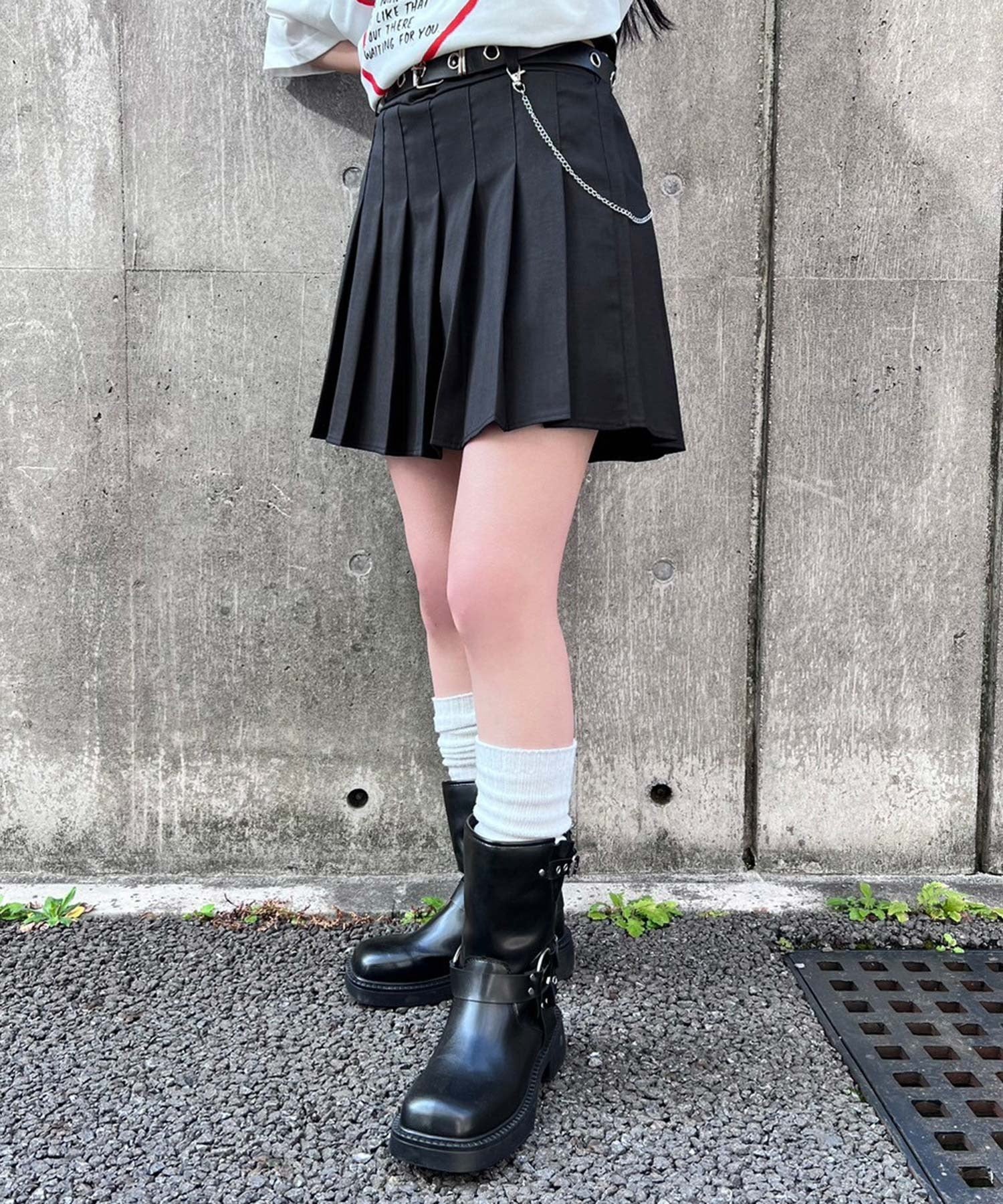 ベルト付きチェーンプリーツミニスカート - Image 11
