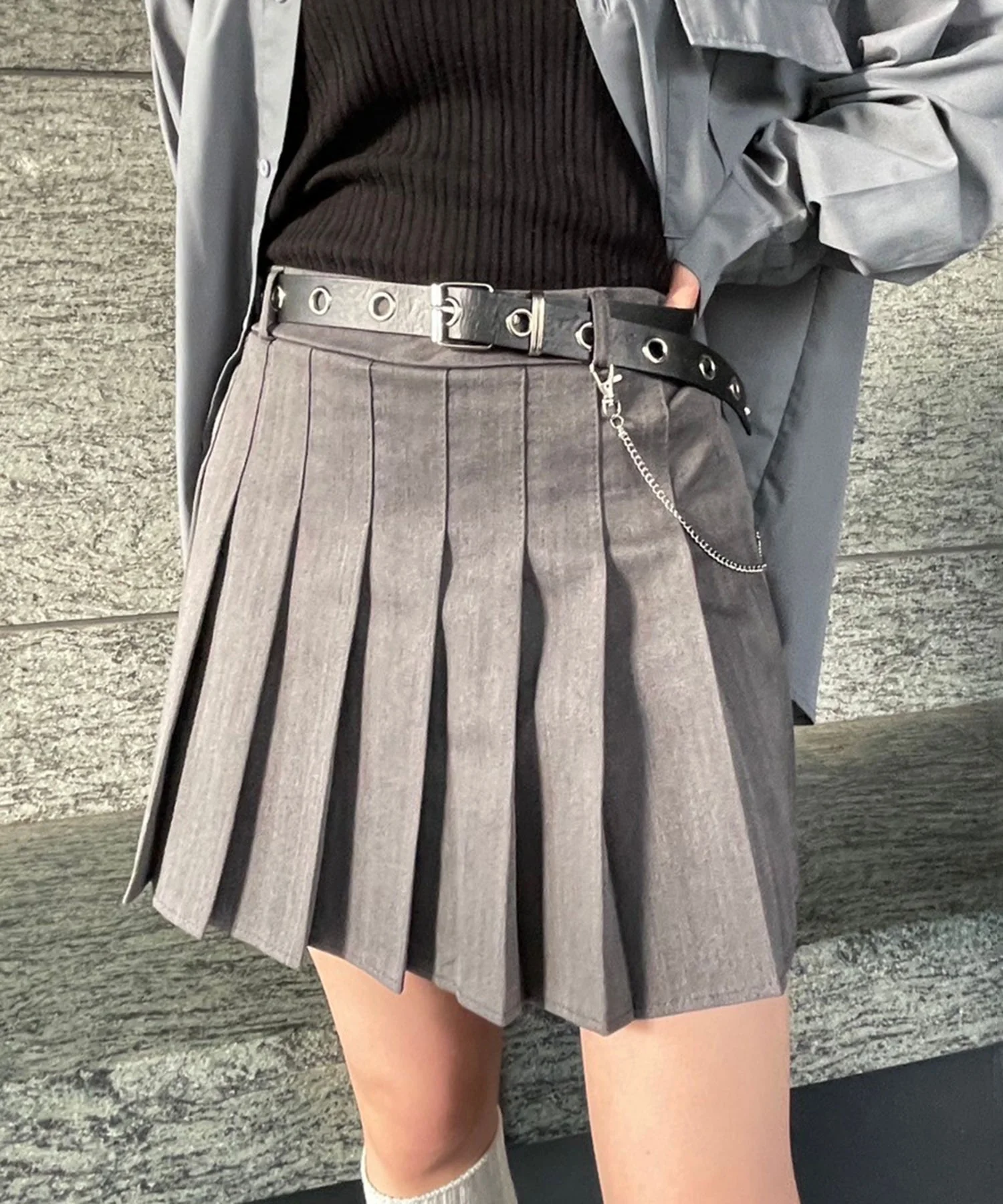 ベルト付きチェーンプリーツミニスカート - Image 4
