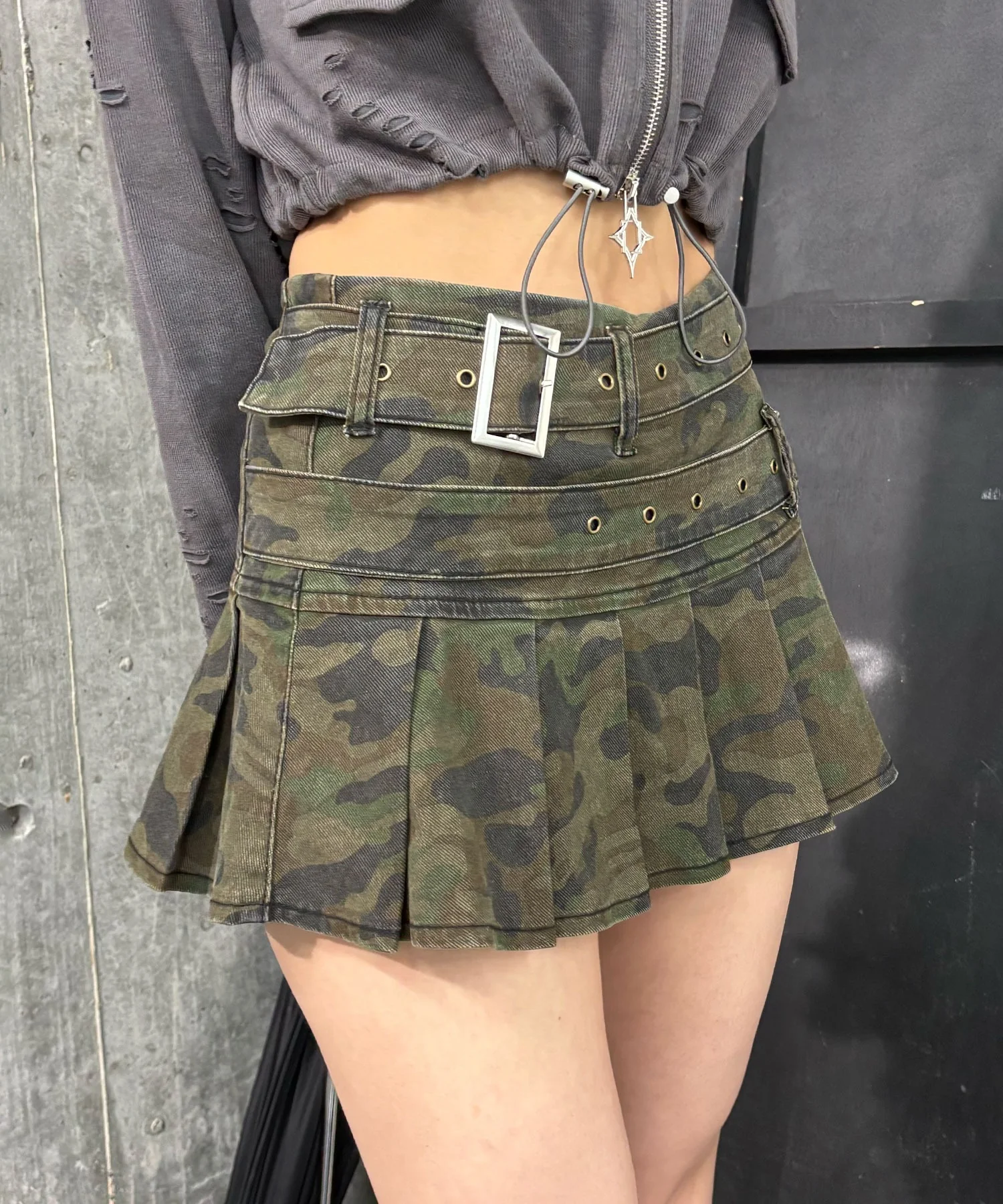 Wベルトデニムプリーツミニスカパン - Image 18