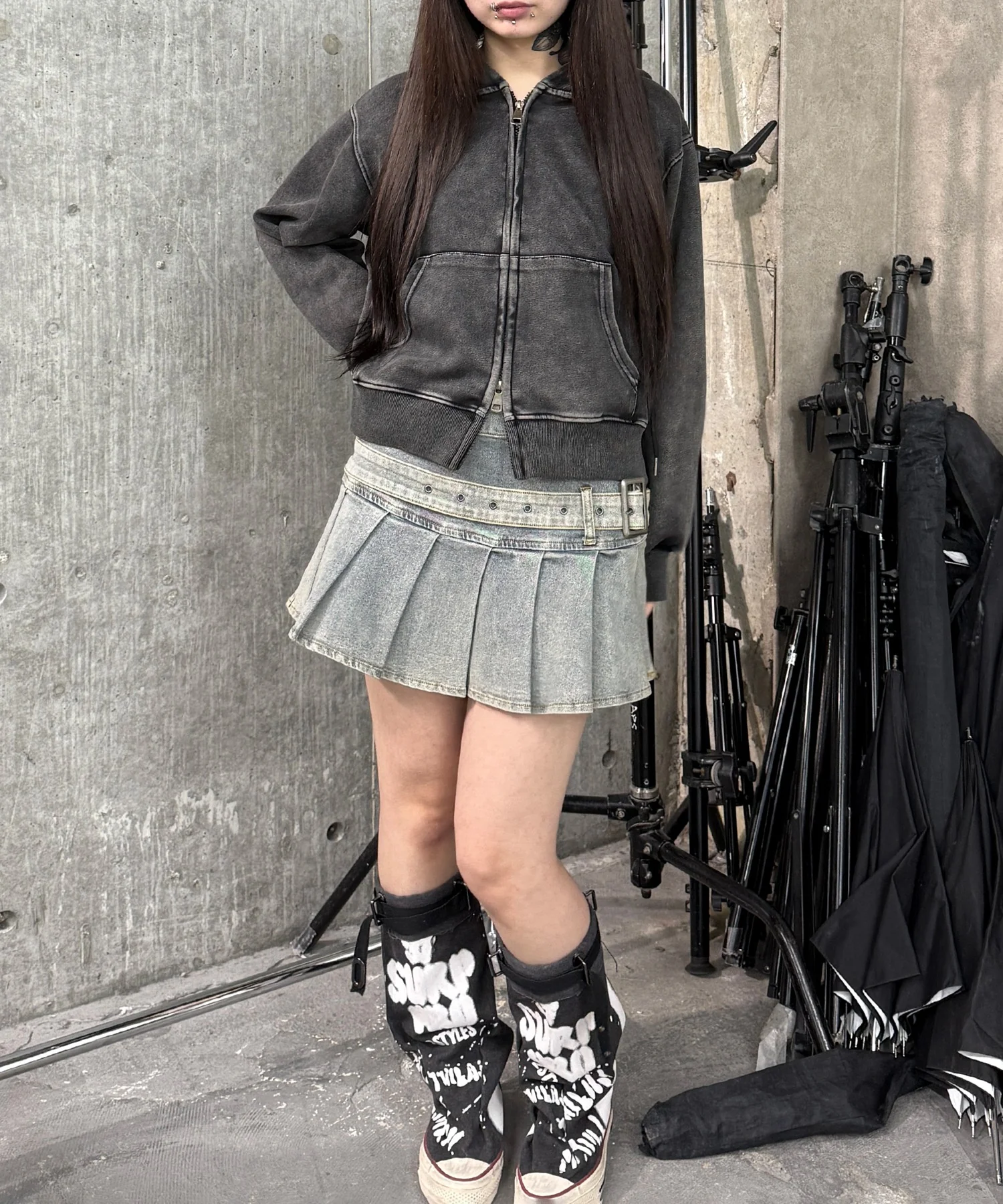 Wベルトデニムプリーツミニスカパン - Image 9