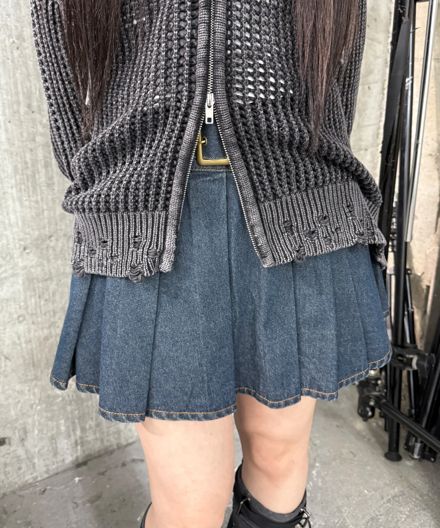 アイレットベルトデニムプリーツミニスカパン - Image 2