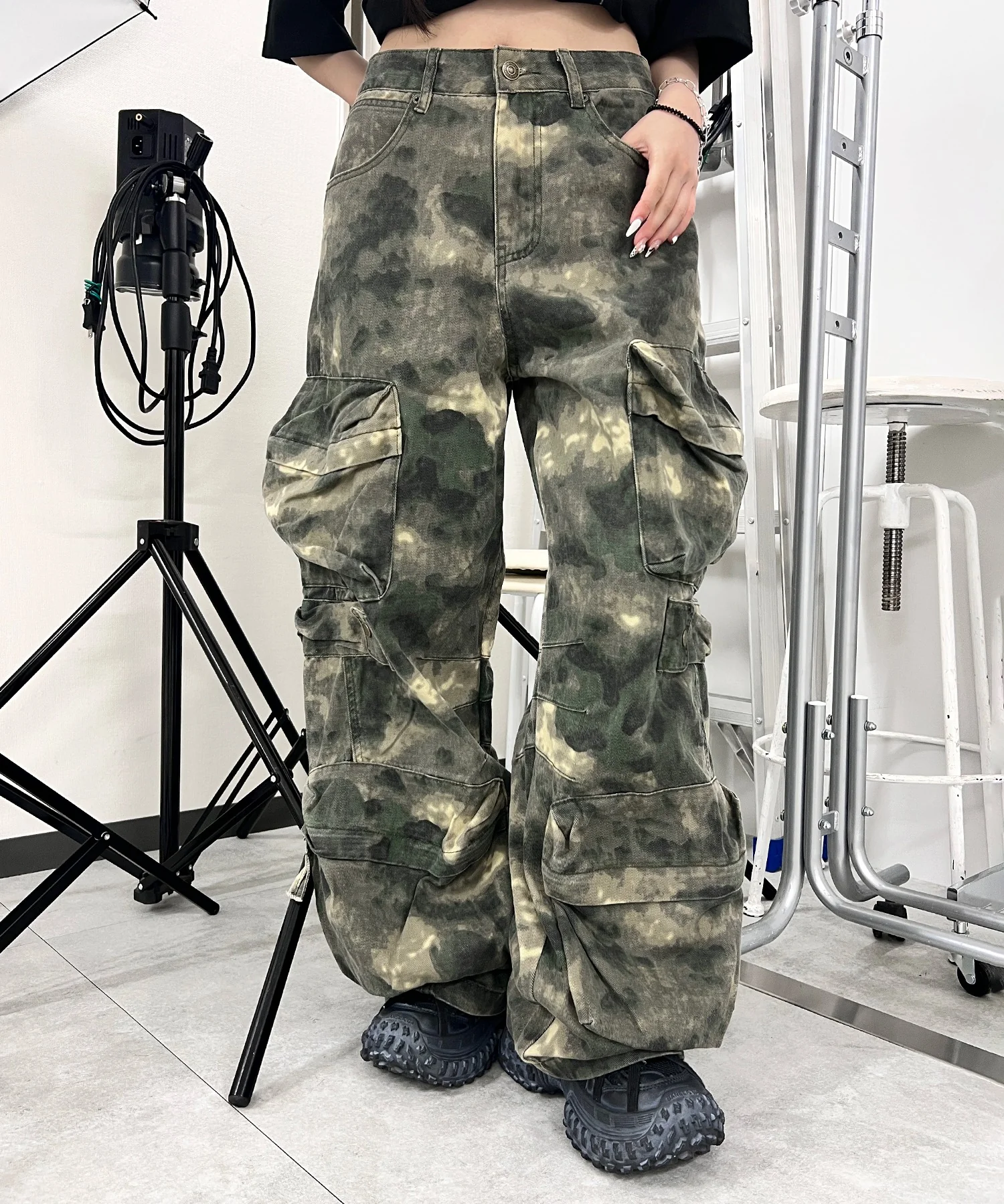 カモフラユーティリティカーゴパンツ - Image 2